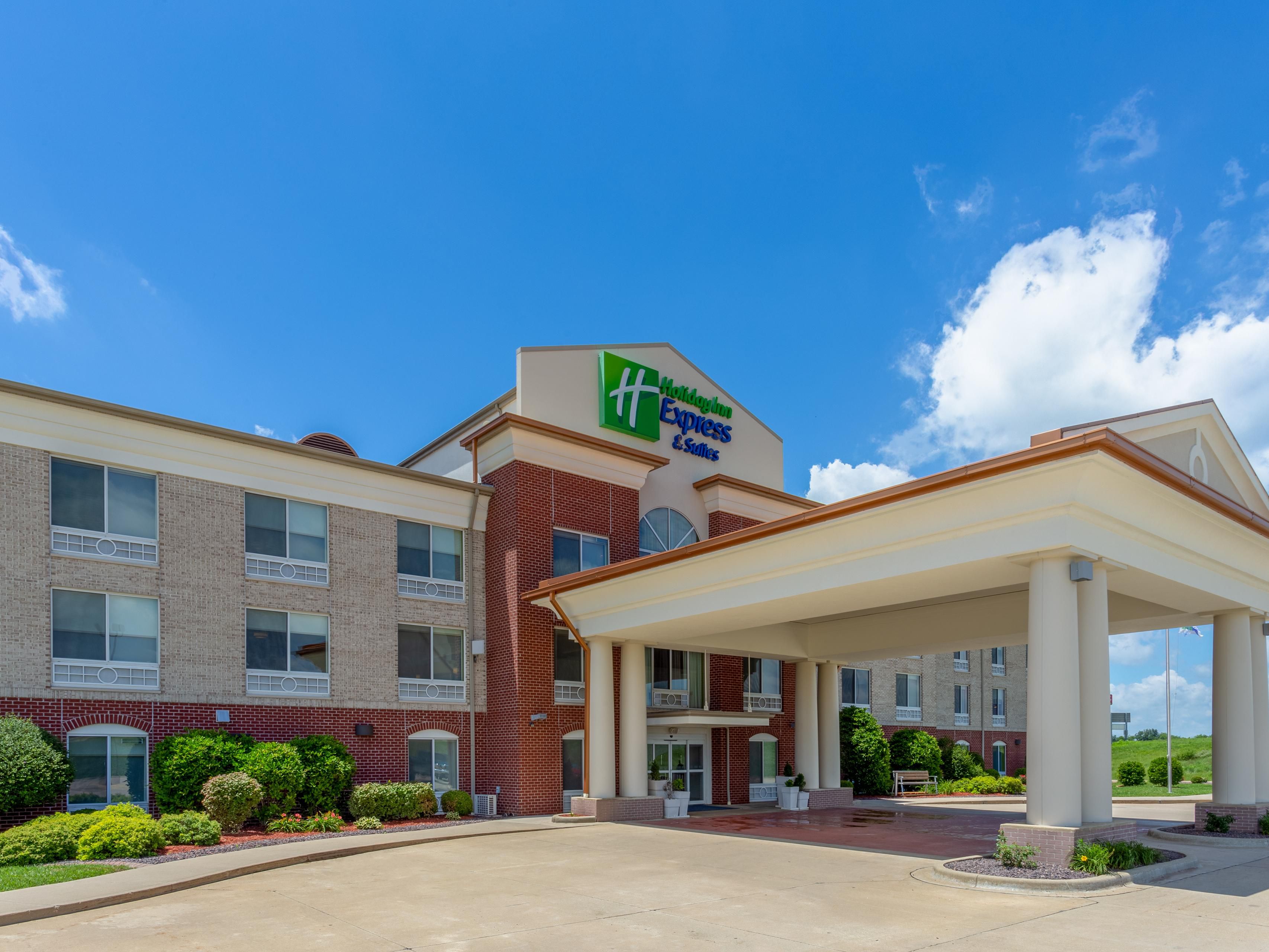 Explore Vandalia, IL, easily from our hotel's great location. Enjoy outdoor activities at nearby Lake Vandalia and Indian Springs Golf Course. Explore local attractions like the Madonna of the Trail Monument, the Gateway Arch replica, and the Kaskaskia Dragon. There is something for everyone to enjoy during your stay.