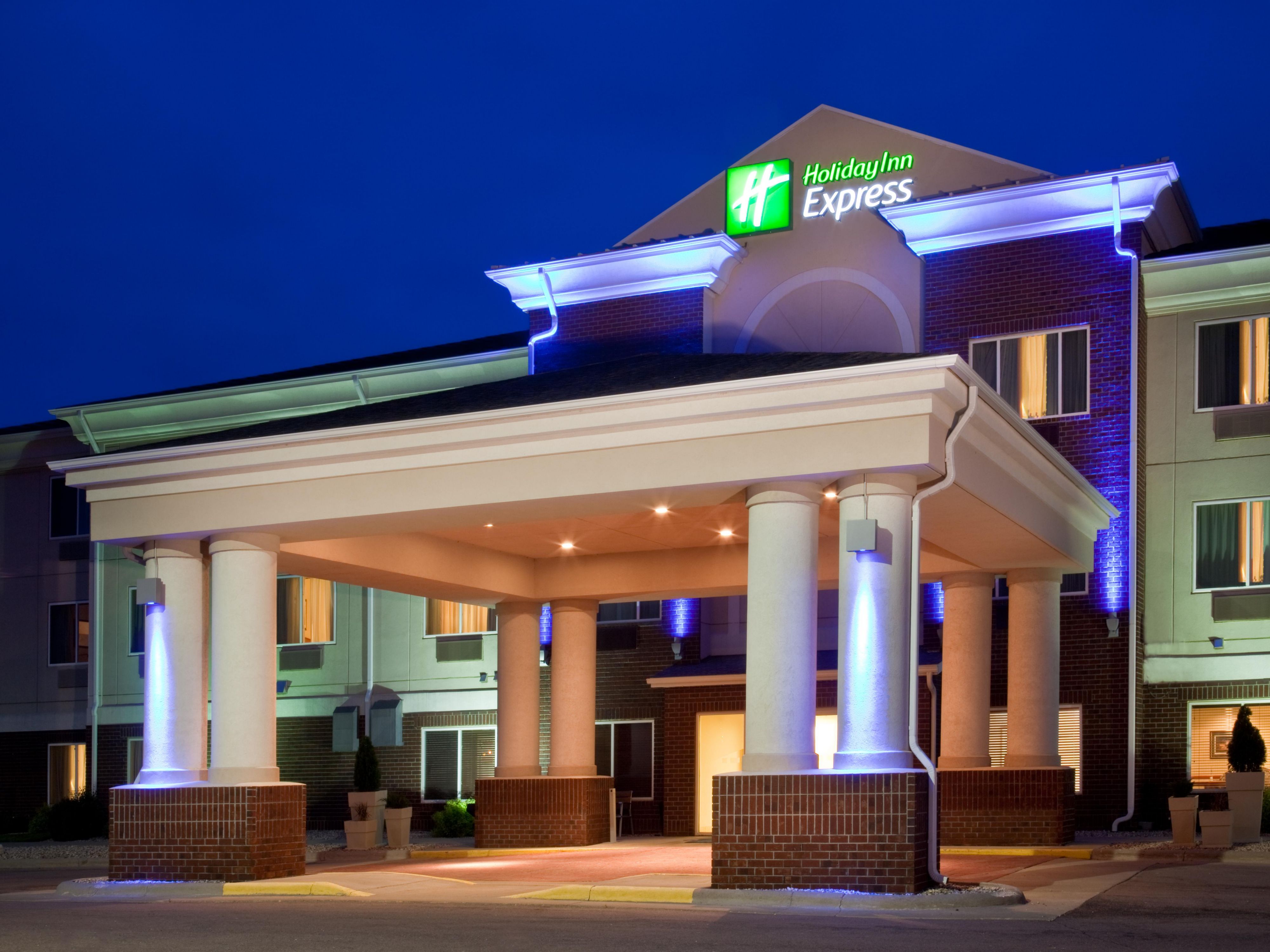 Hotel in Vermillion, SD | Holiday Inn Express & Suites Vermillion