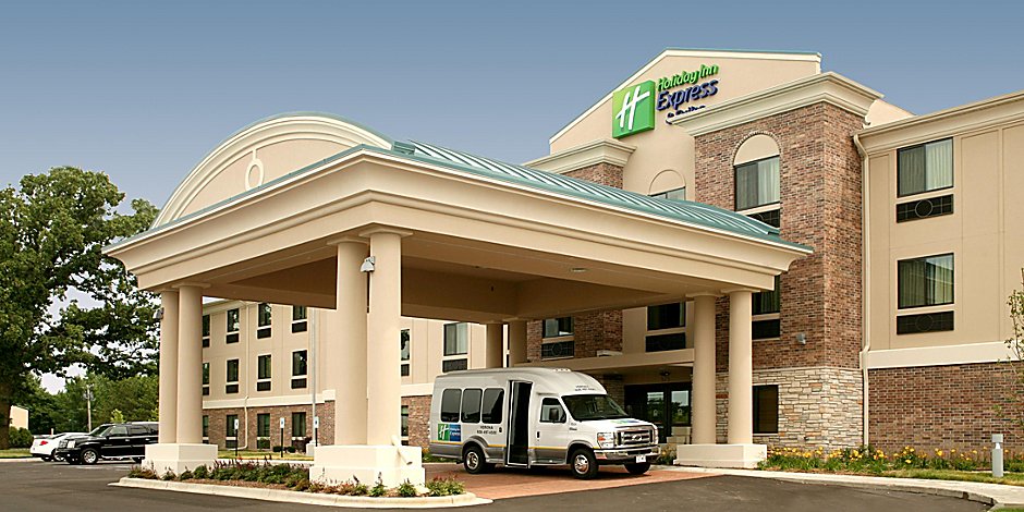 Hotel Entrance with Shuttle
