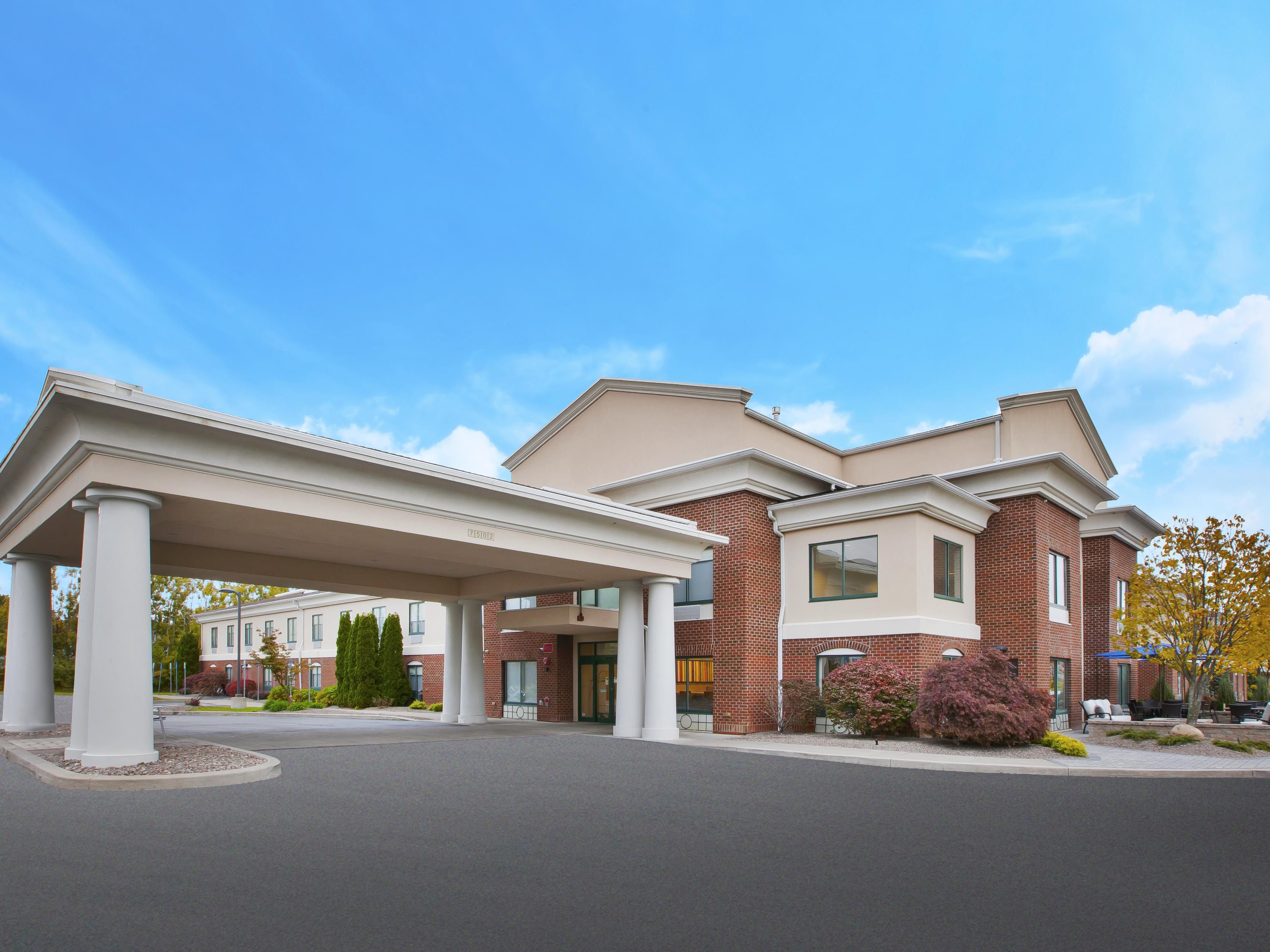 Stay while you play. The hotel is close by many local golf courses such as Ravenwood, Mendon Golf Course, and Oak Hill. With courses ranging from local gems to PGA courses, you can't go wrong. 