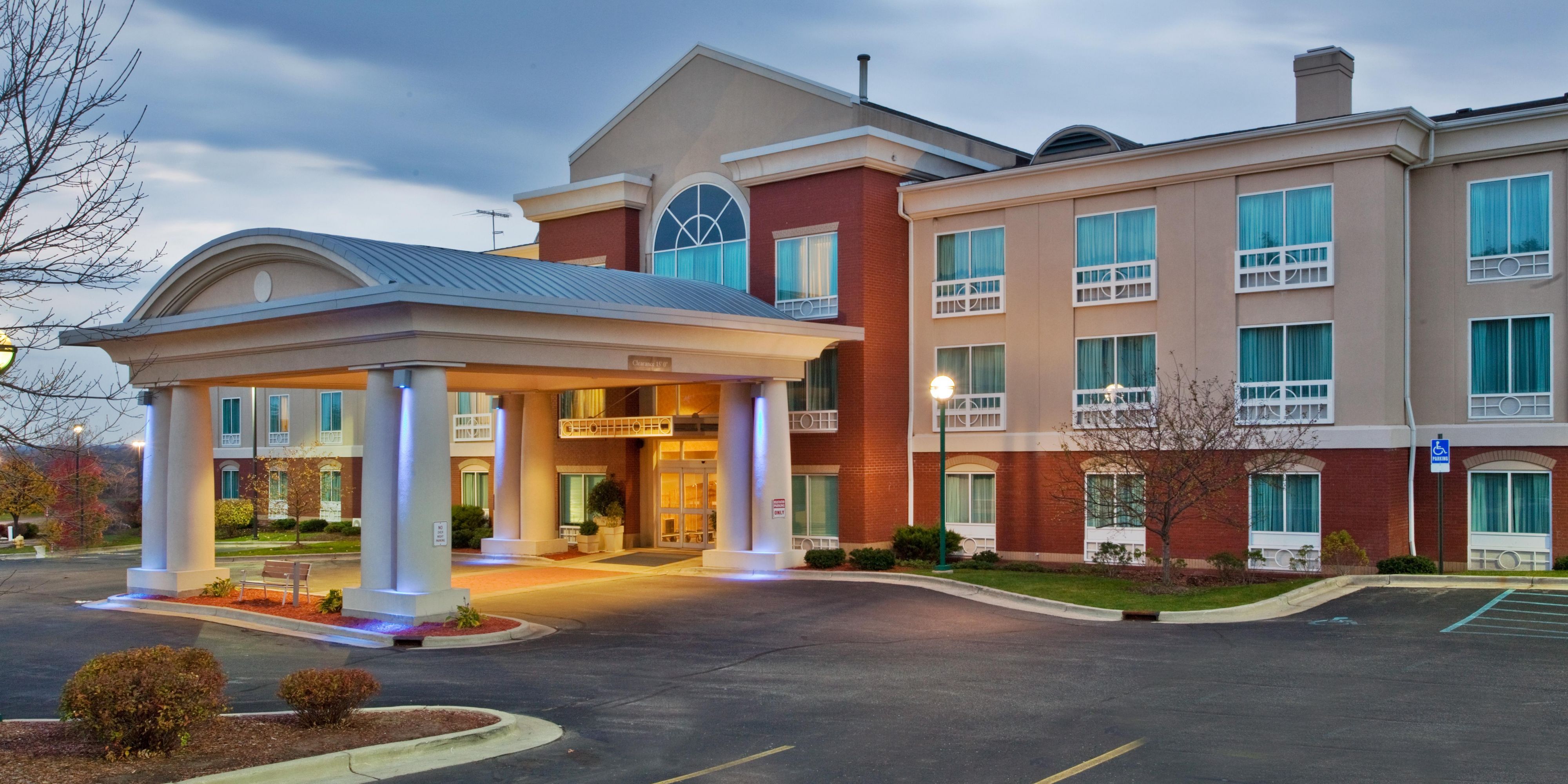 Holiday Inn Express & Suites Grand Rapids-North