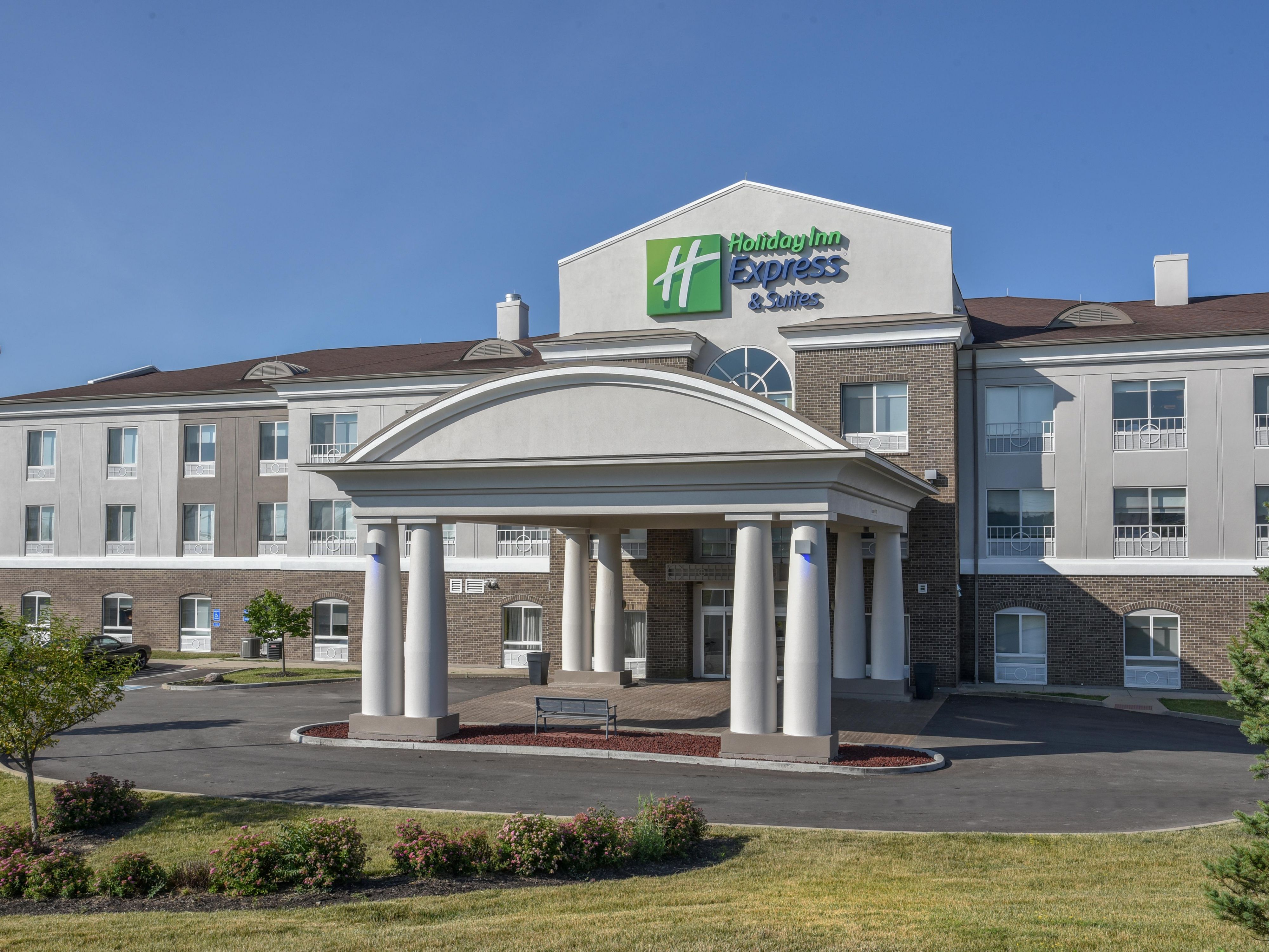 Holiday Inn Express Newport Guest Room & Suite Options