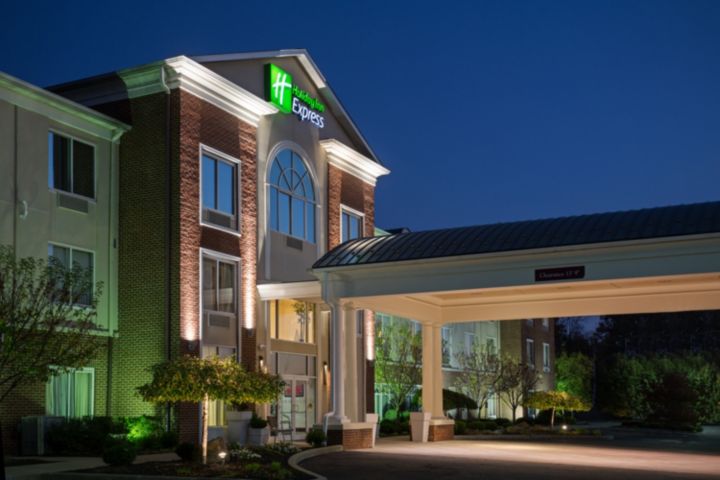 Holiday Inn Express & Suites Youngstown N