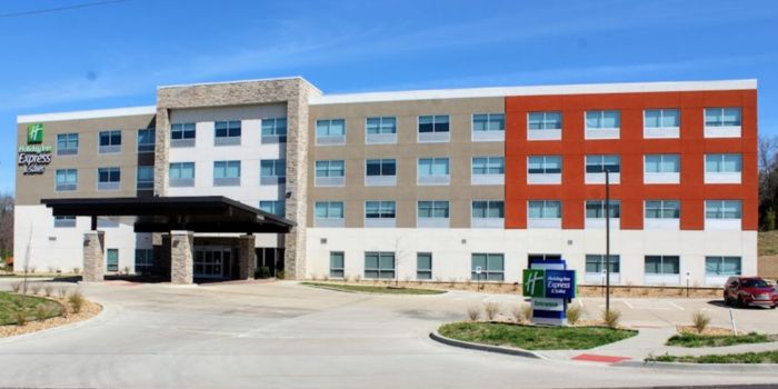 Holiday Inn Express & Suites Warrensburg North