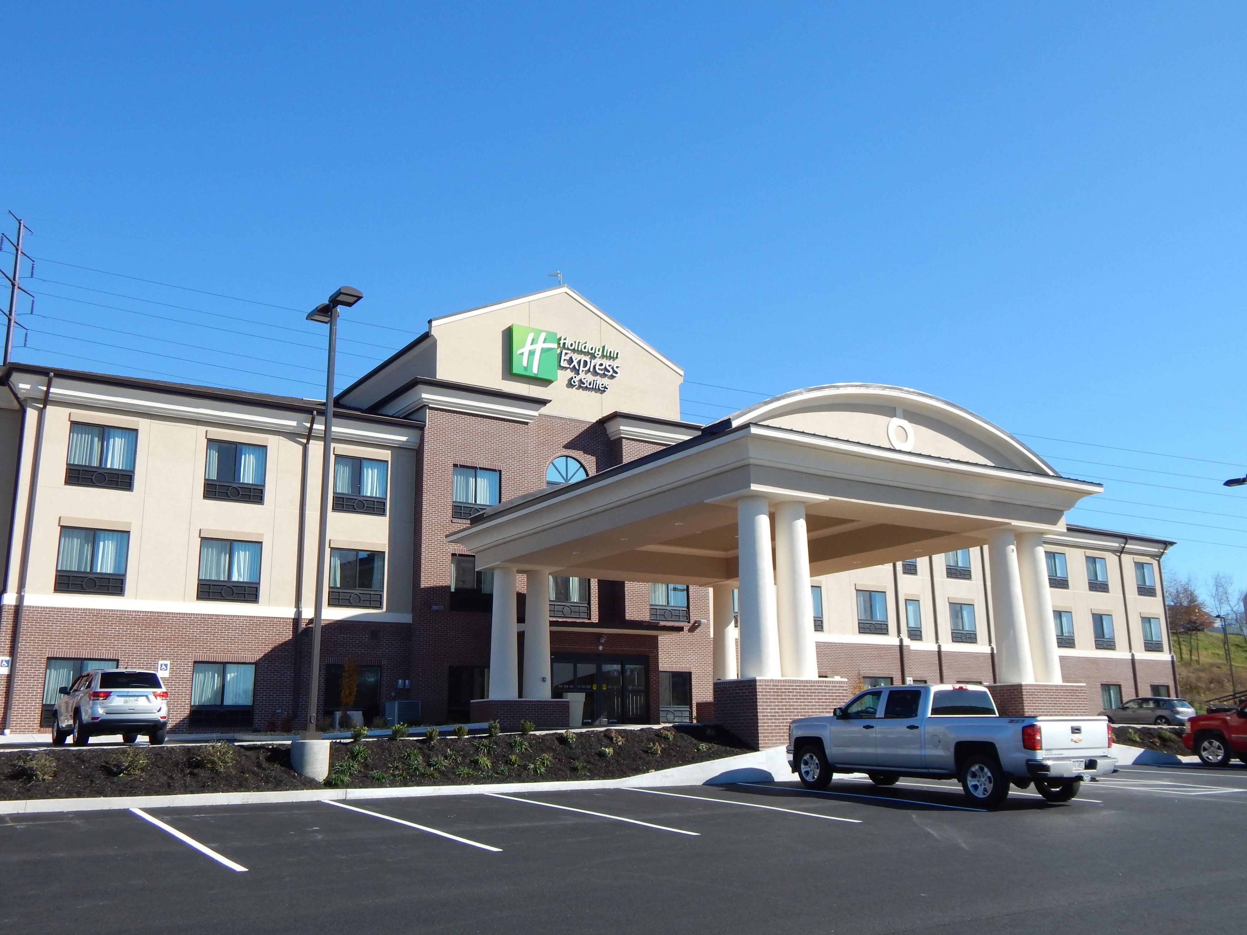 Take advantage of our complimentary on-site parking. Forget driving around searching for a space, feeding meters, or paying high parking fees — we offer hassle-free parking to minimize your stress and maximize your enjoyment. So pull in, park, and enjoy your stay!