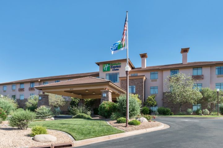 Holiday Inn Express & Suites St. George North