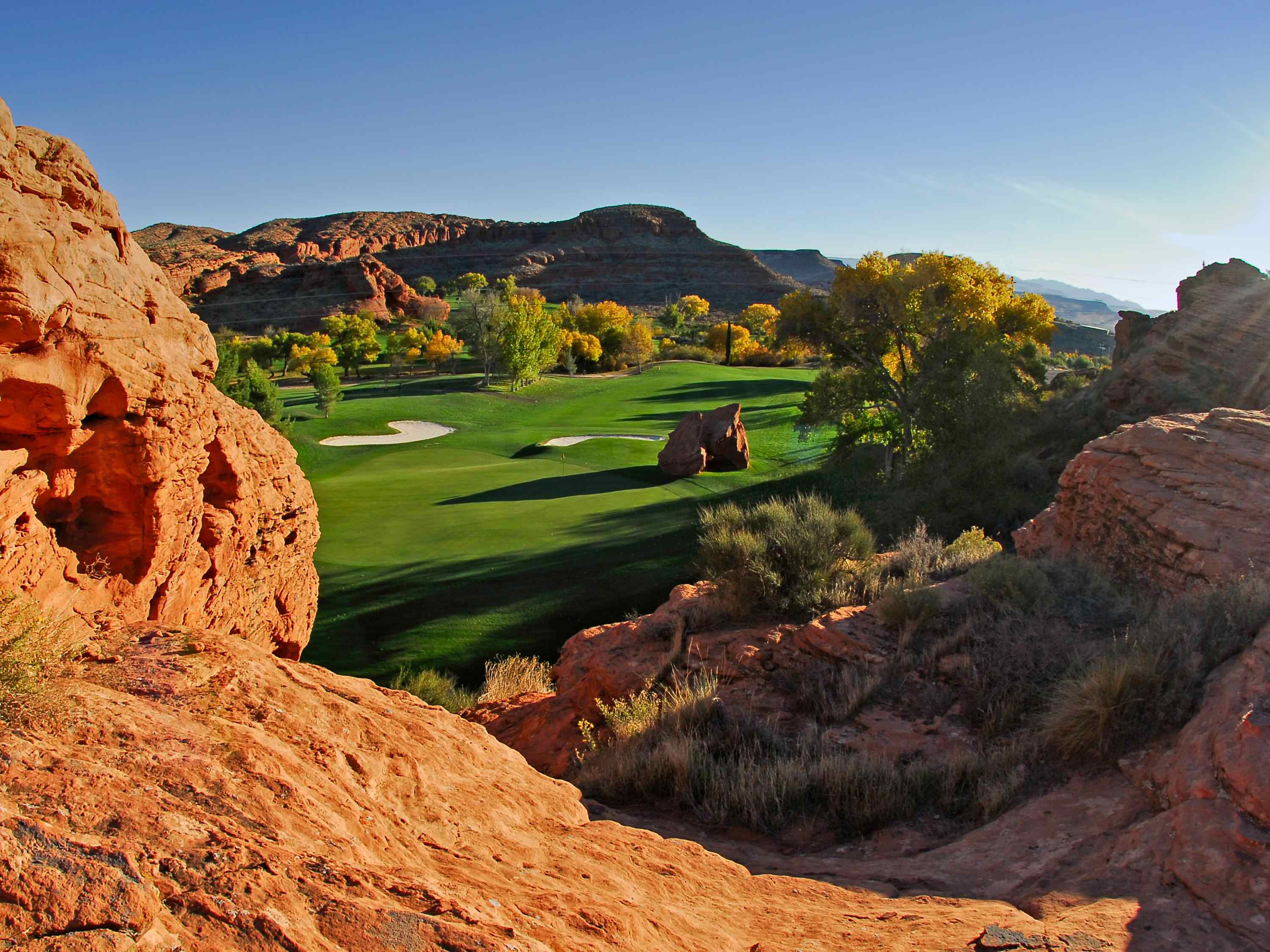 Enjoy golfing in St. George, our hotel offers golf packages!