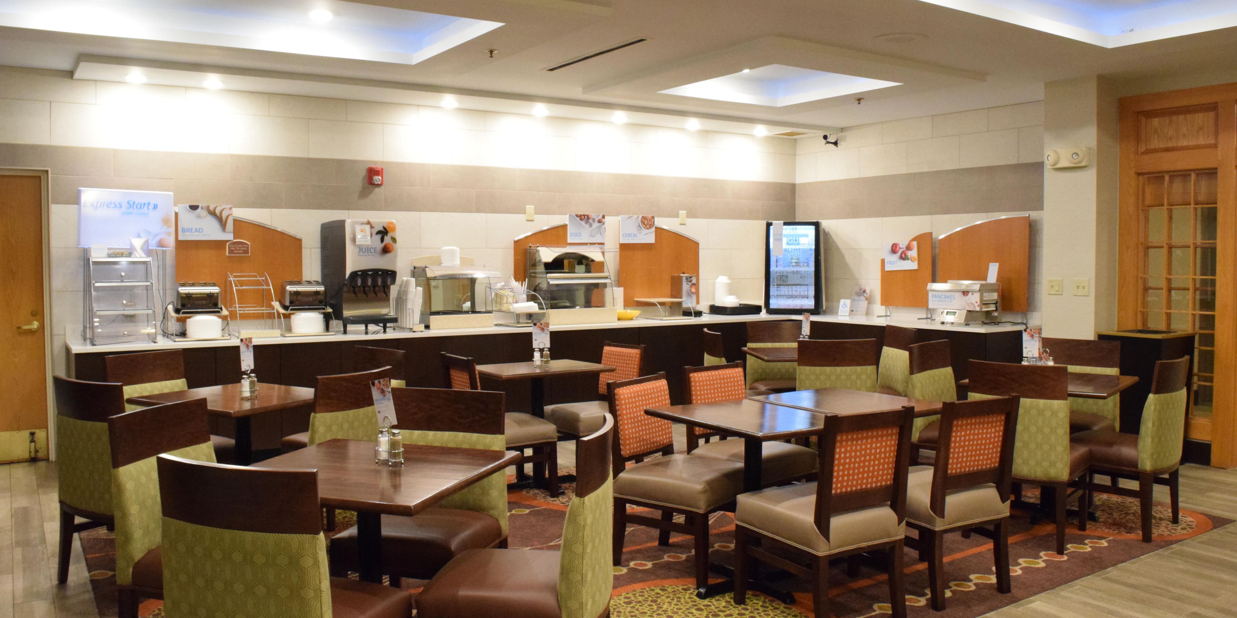 Start your day off right at our Express Start breakfast buffet. Enjoy both hot and cold items each day such as Vegetable and Cheese Omelets, Scrambled Eggs, Crispy Bacon, Pork Sausage, Turkey Sausage, Fluffy Pancakes from our one touch pancake machine, Fruits, Yogurts, and our signature Cinnamon Buns. Fuel up for your work day and be the readiest!