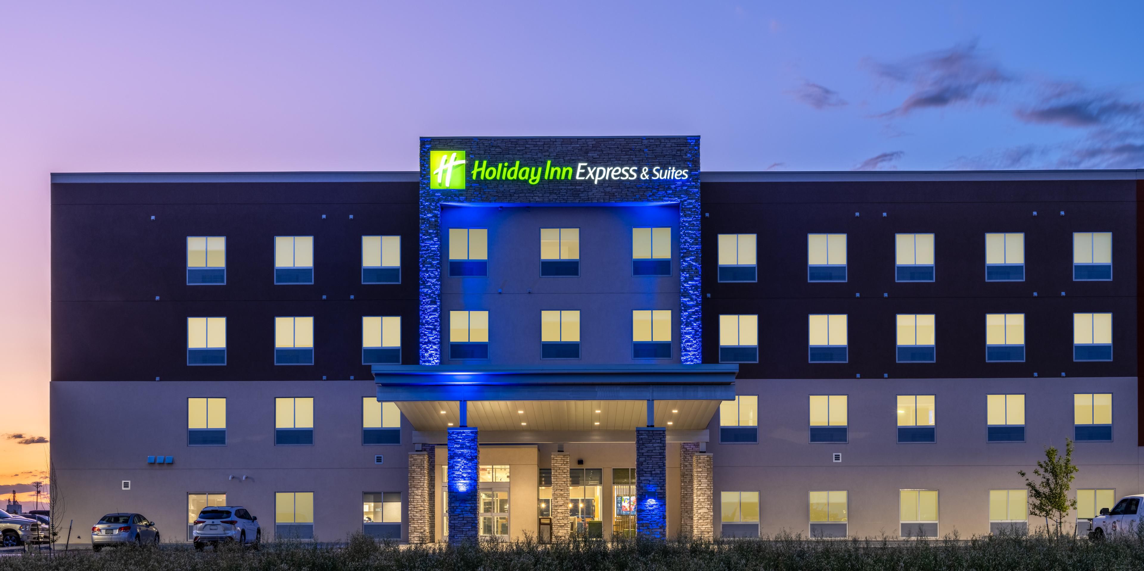 Holiday Inn Express & Suites Watertown