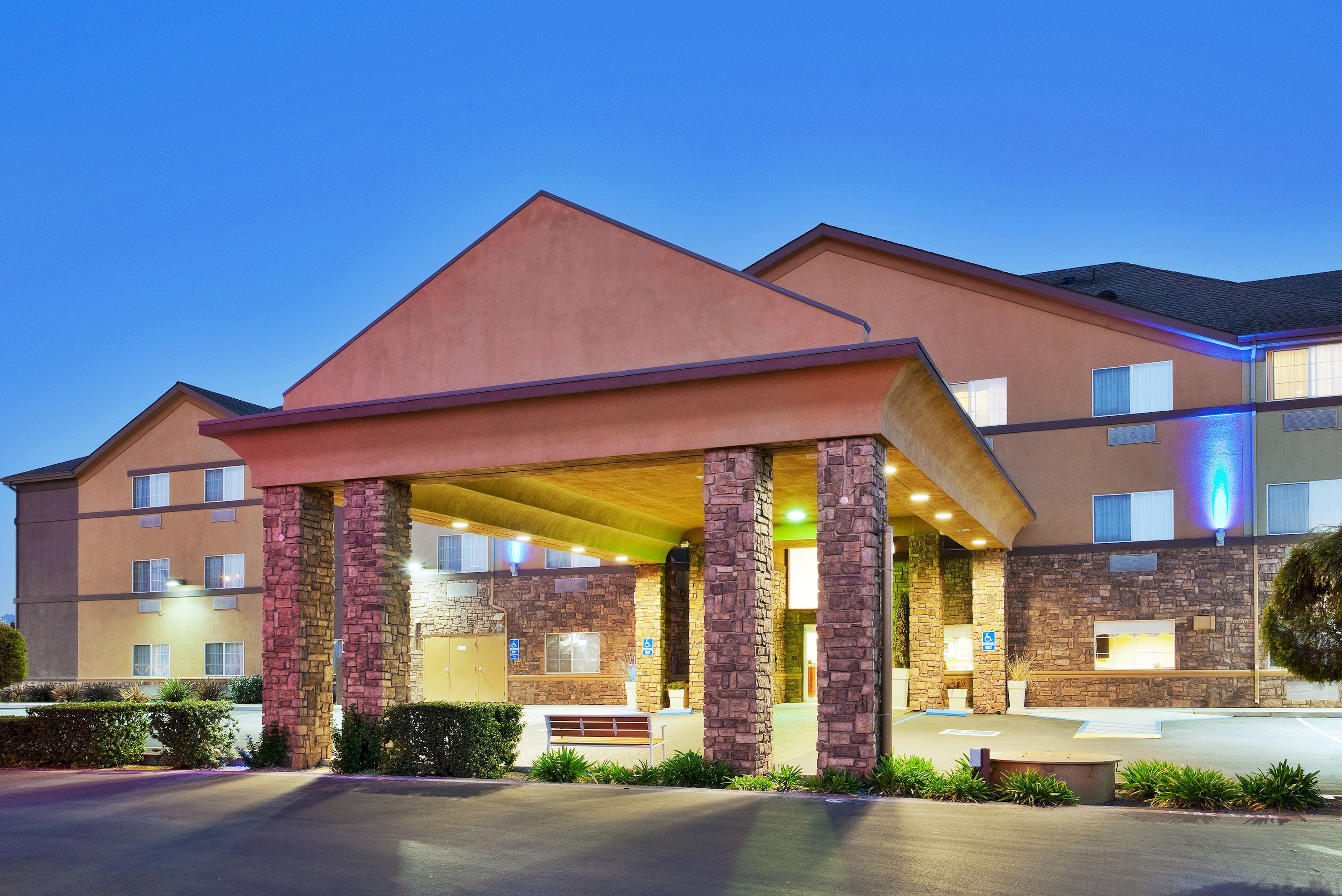 Holiday Inn Express & Suites Watsonville