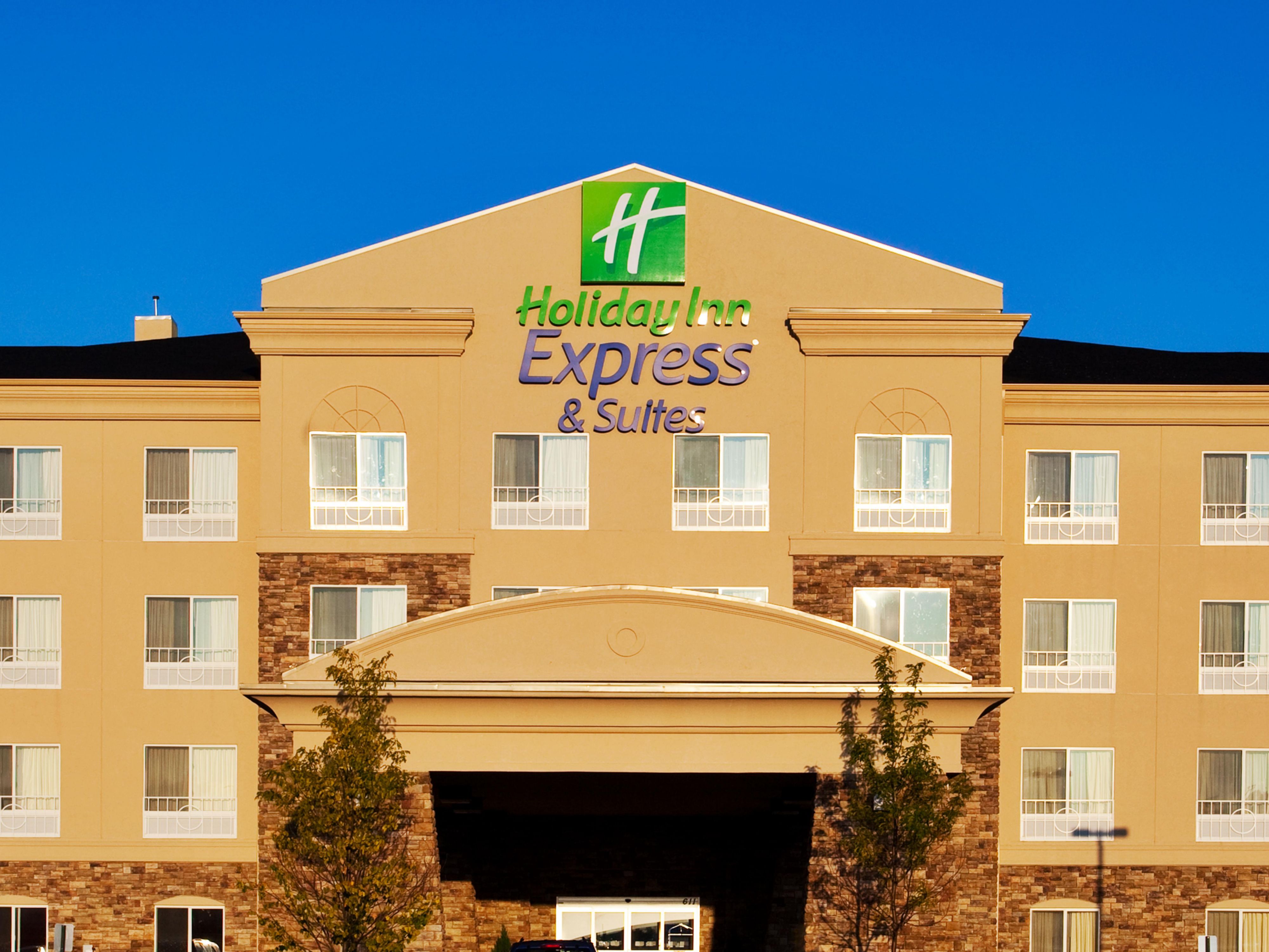 Hotels in Waukegan, IL Holiday Inn Express & Suites Chicago North
