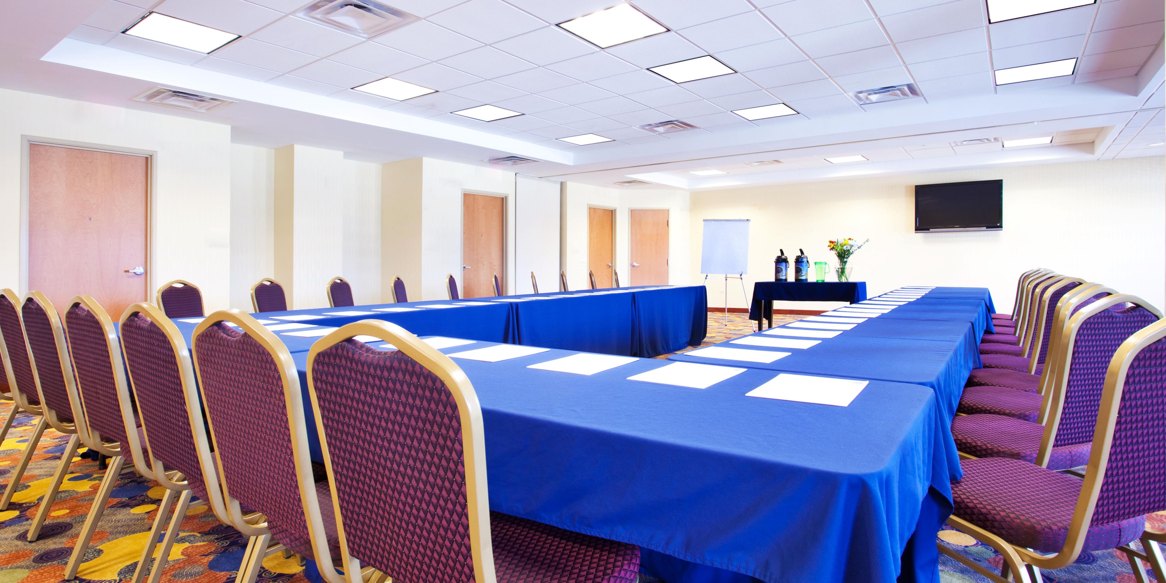 With up to 1,600 square feet of flexible meeting space, the Holiday Inn Express and Suites Waukegan IL is perfectly suited to host your small to medium-sized meeting or event.  The knowledgeable and attentive sales team will be with you every step of the planning process.  Our attention to detail will make your meeting or event a success.