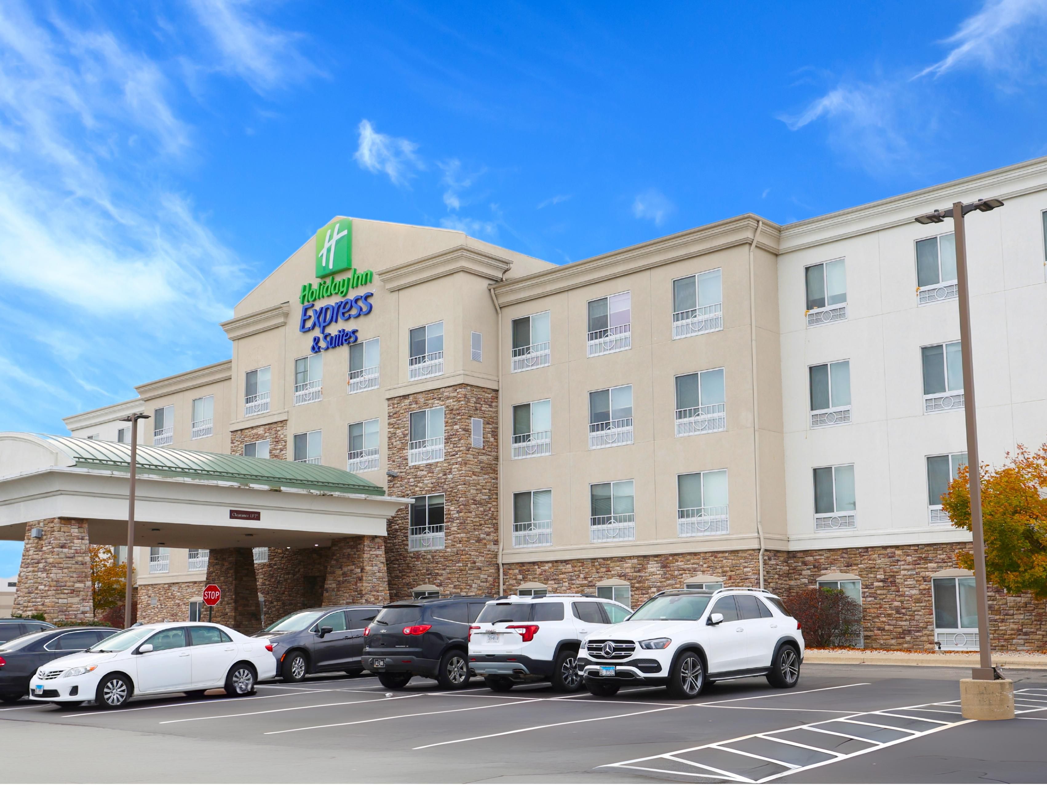 Enjoy the convenience and savings of complimentary parking at Holiday Inn Express & Suites Waukegan. With free parking available for all guests, you can explore the area without worrying about additional fees. Whether you're visiting for business or leisure, our free parking ensures a stress-free experience from the moment you arrive.