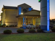 Holiday Inn Express & Suites Wauseon