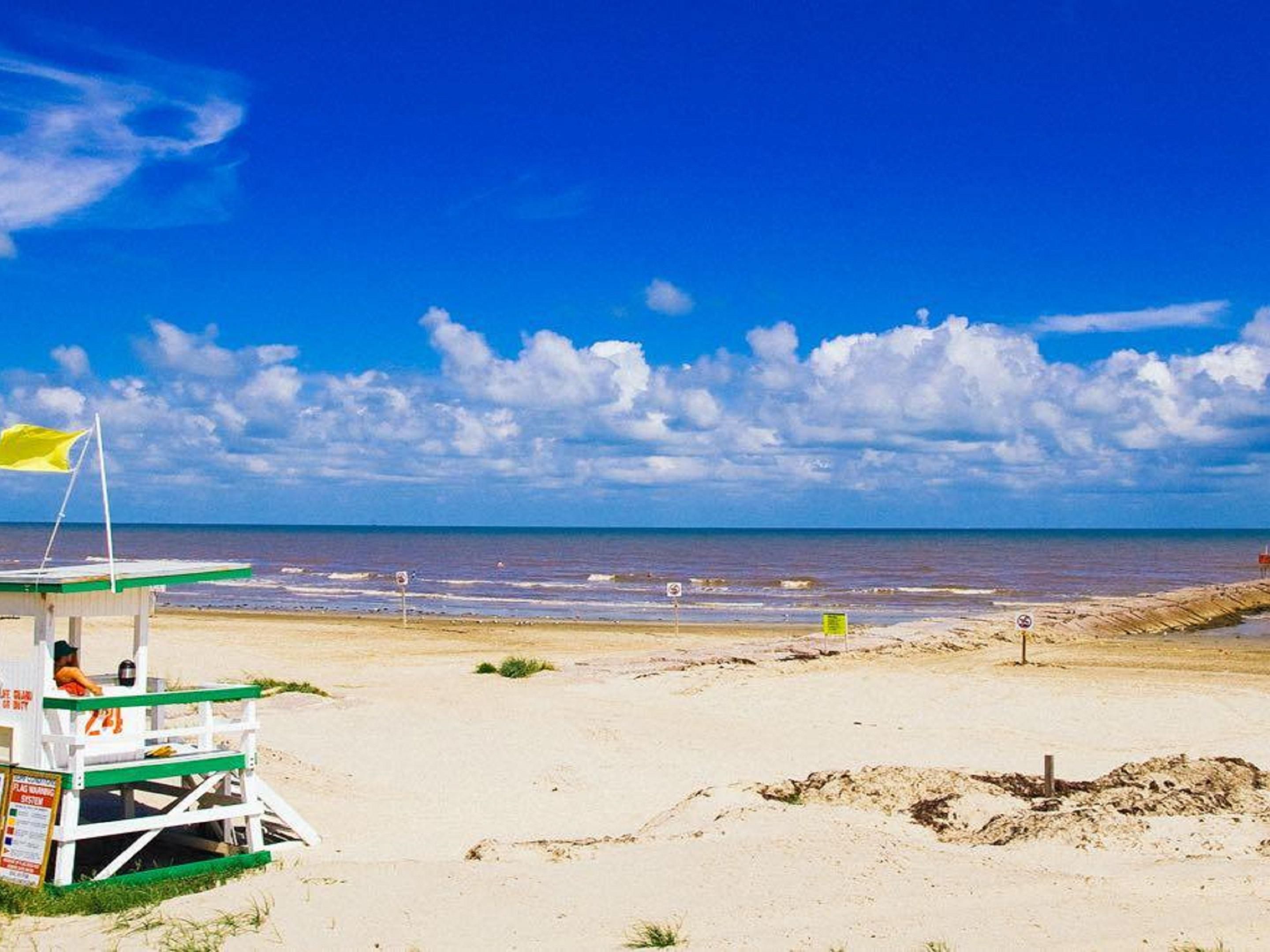 Just a short distance from Houston, this coastal jewel offers a dizzying array of fun family activities, historical architecture, fresh Gulf seafood, world-class attractions, and unforgettable cruises. 