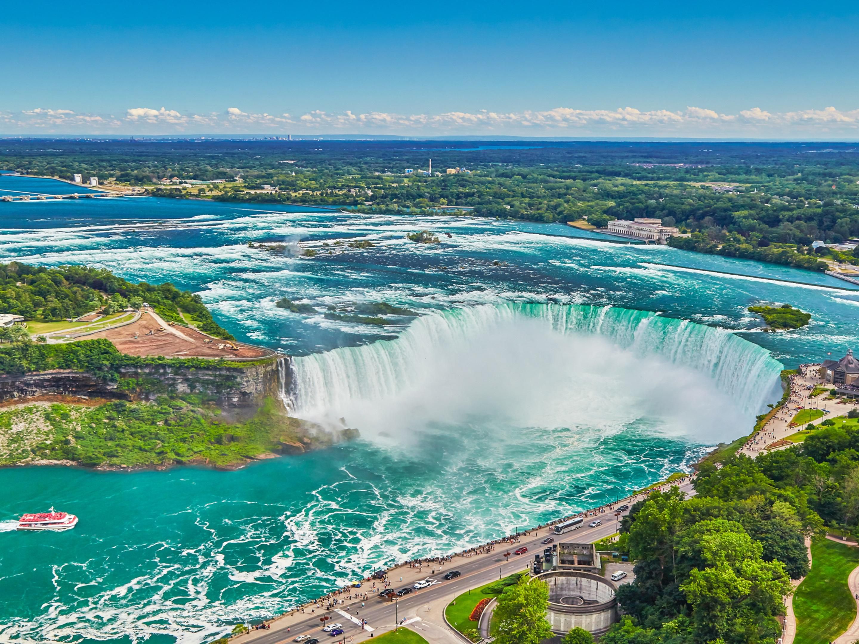 Located a 20-minute drive from the breathtaking Niagara Falls, our hotel offers easy access to this 7th Wonder of the World and the city's attractions. Enjoy comfortable accommodations, modern amenities, and a welcoming atmosphere. Explore nearby dining, shopping, and entertainment options, making it the perfect base for your Niagara adventure!