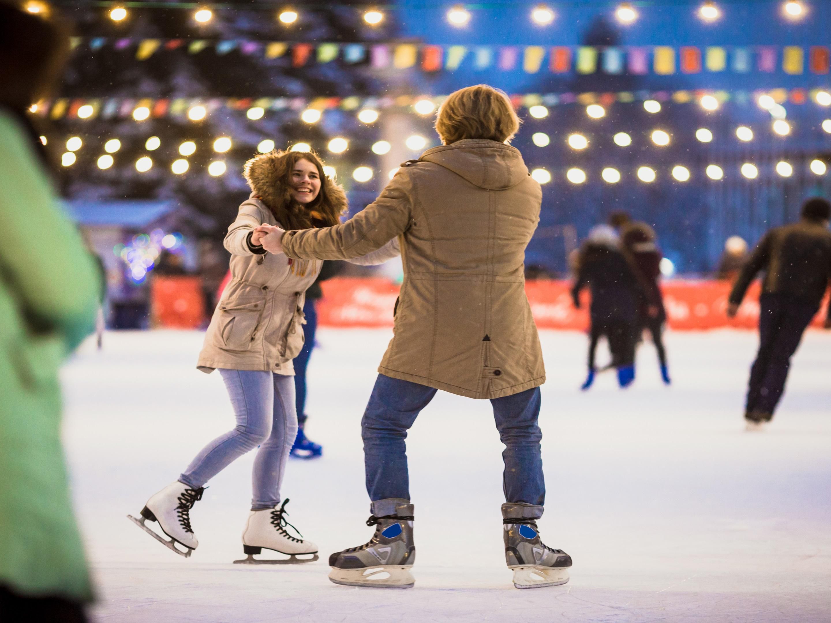 Located near the Civic Square Skating Rink, our hotel is the perfect base for winter fun. Enjoy outdoor skating in a vibrant atmosphere, ideal for families and friends. After a day on the ice, retreat to our comfortable accommodations to unwind and relax.