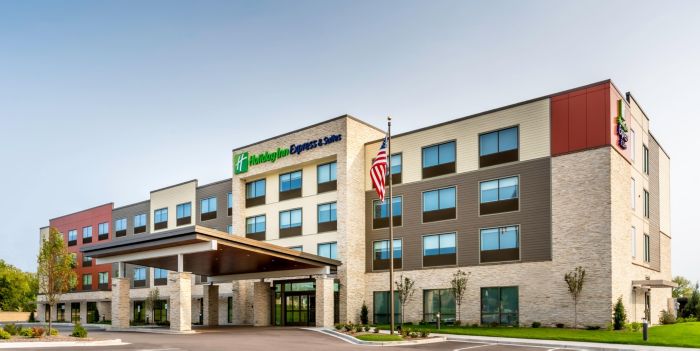 Holiday Inn Express & Suites Milwaukee – West Allis