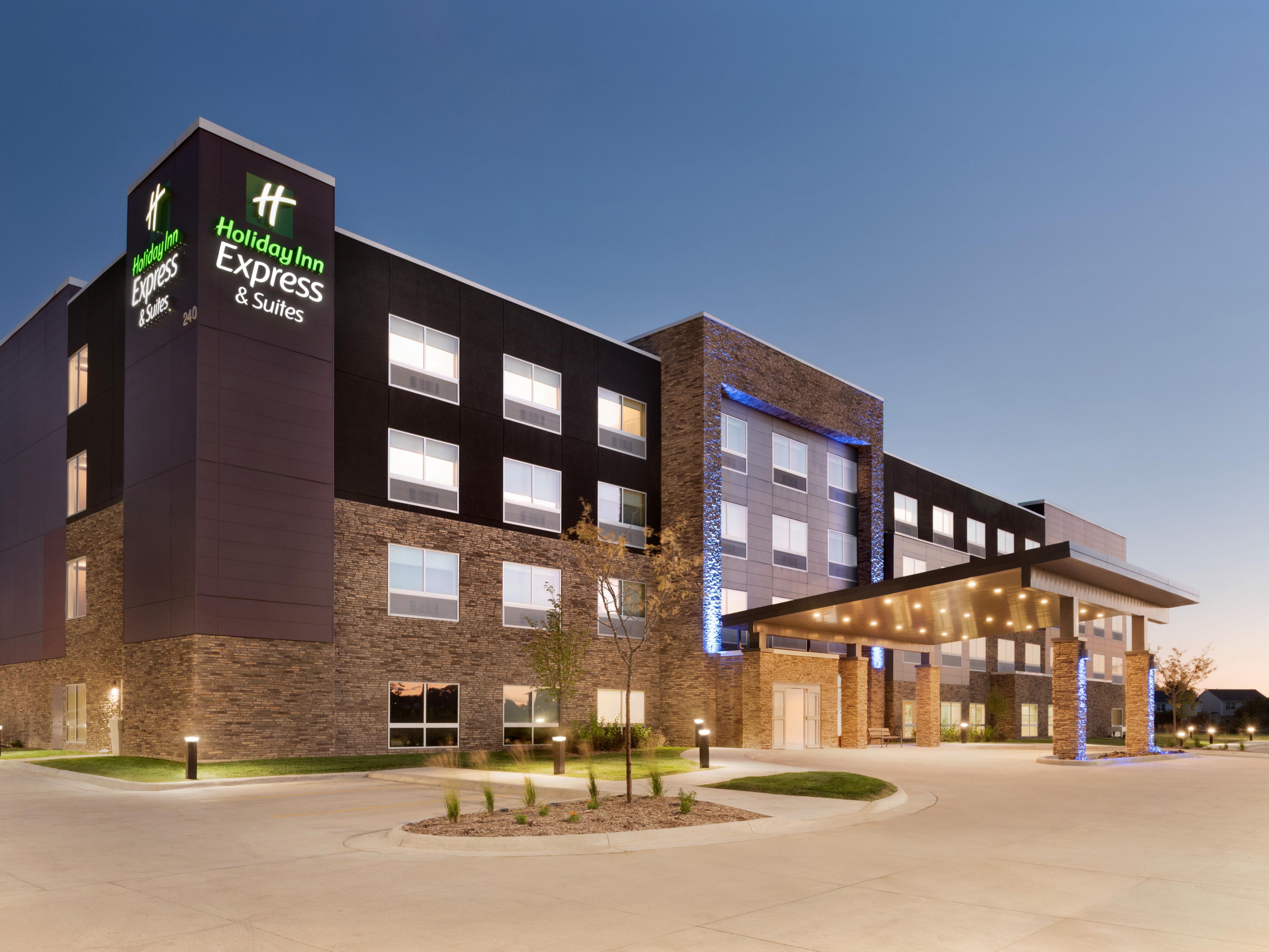 Located in West Des Moines next to Jordan Creek Town Center and just minutes away from downtown Des Moines and surrounding suburbs. Wells Fargo, Athene, Hy-Vee, Farm Bureau and John Deere to name a few locations, are moments away. Our sleek, contemporary layout with complimentary breakfast and wi-fi will be a comfortable, convenient spot to stay.