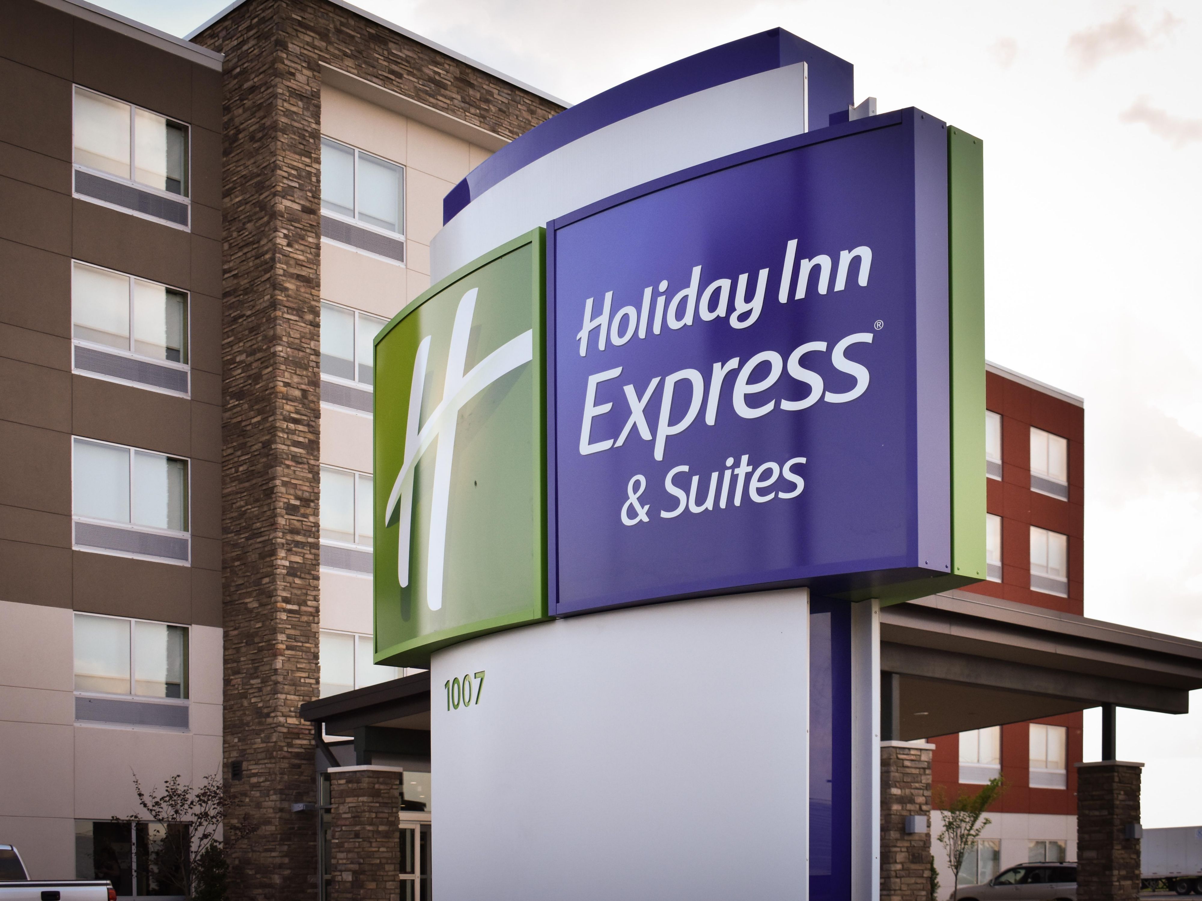 Holiday Inn Express & Suites West Memphis Hotel by IHG