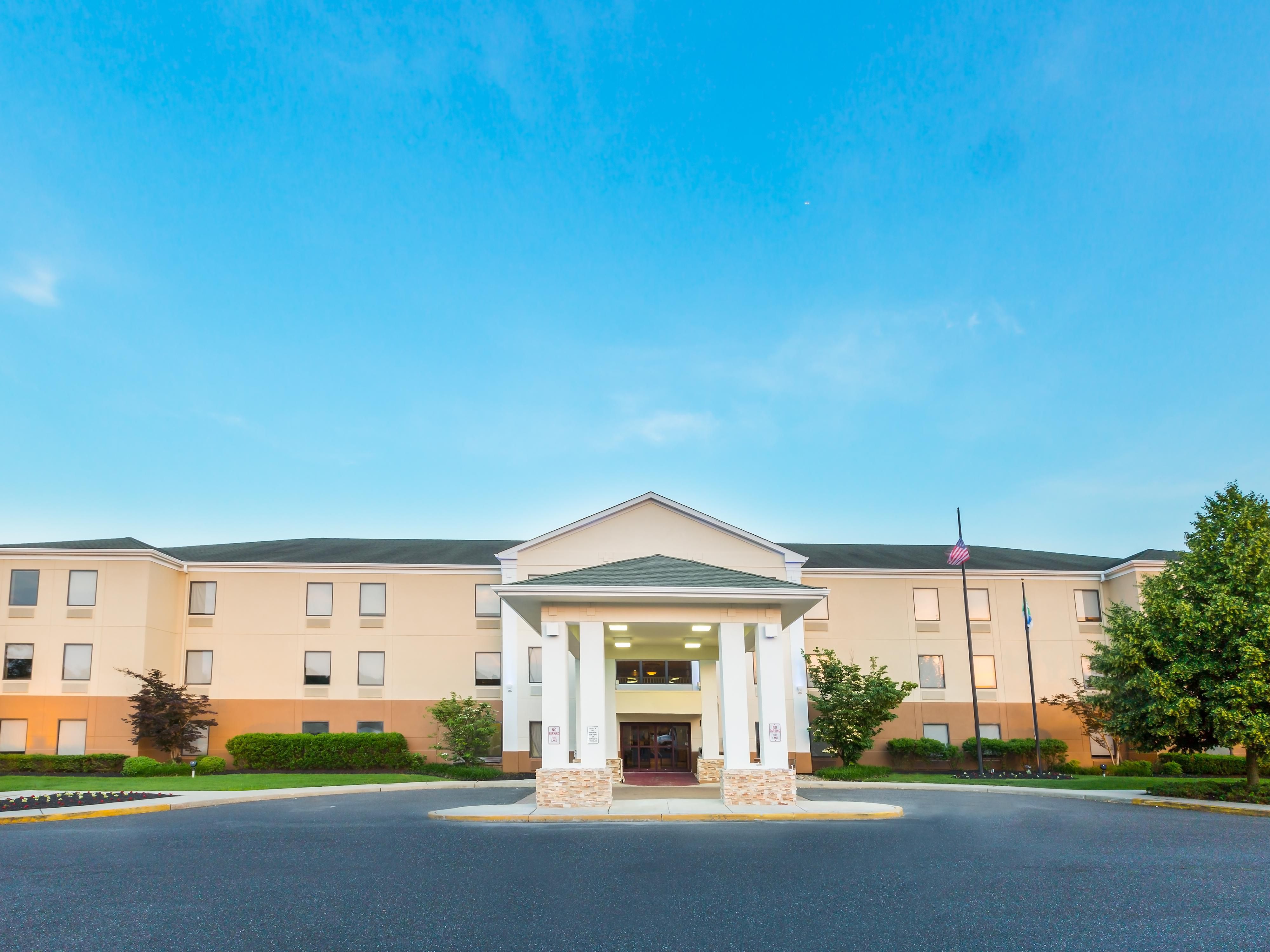 PetFriendly Hotels In Burlington, NJ  Holiday Inn Express & Suites