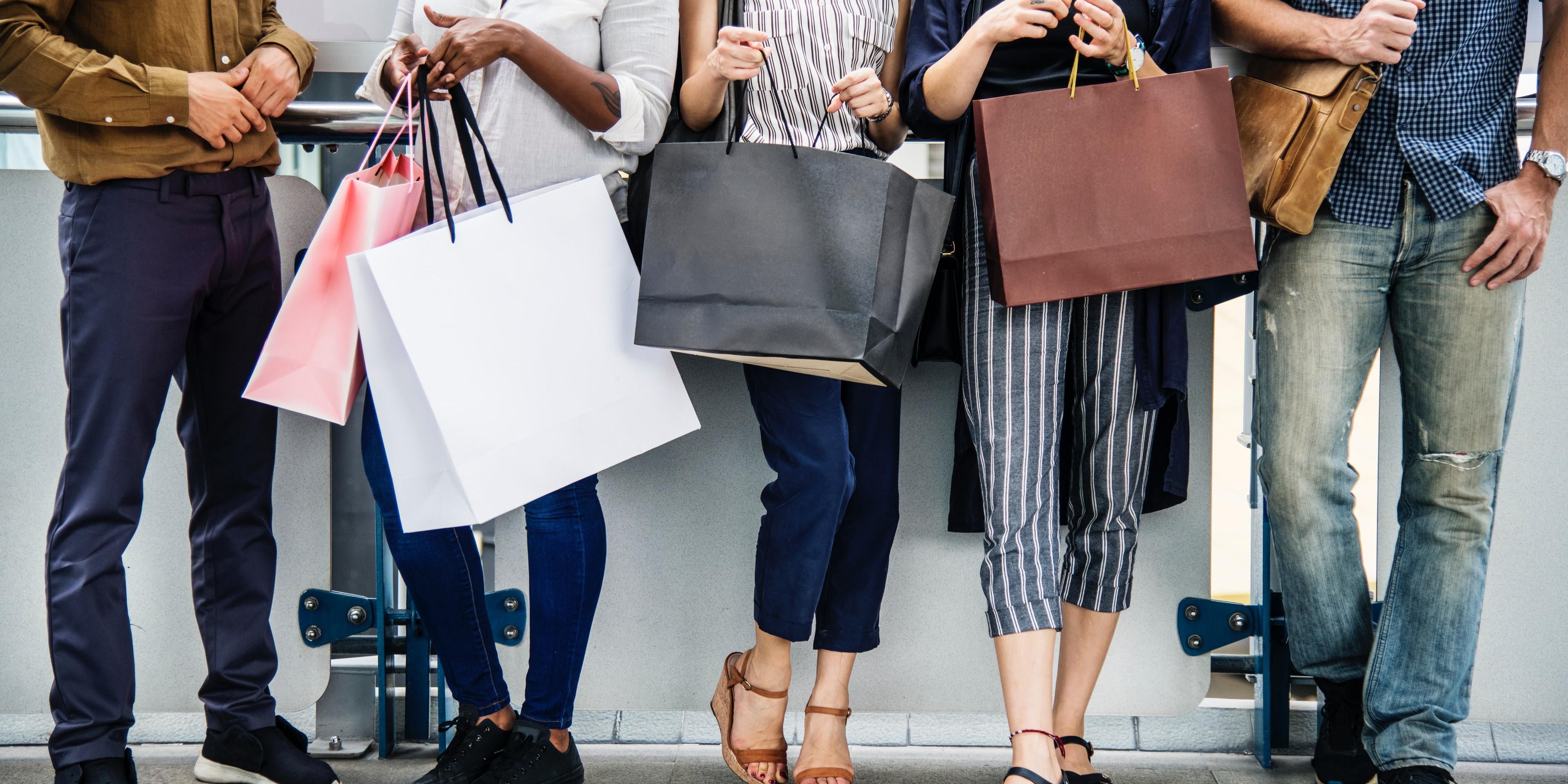 Within 10 minutes of our door, enjoy this upscale open-air mall with brand-name shops, a wide variety of dining and an IMAX theater. 