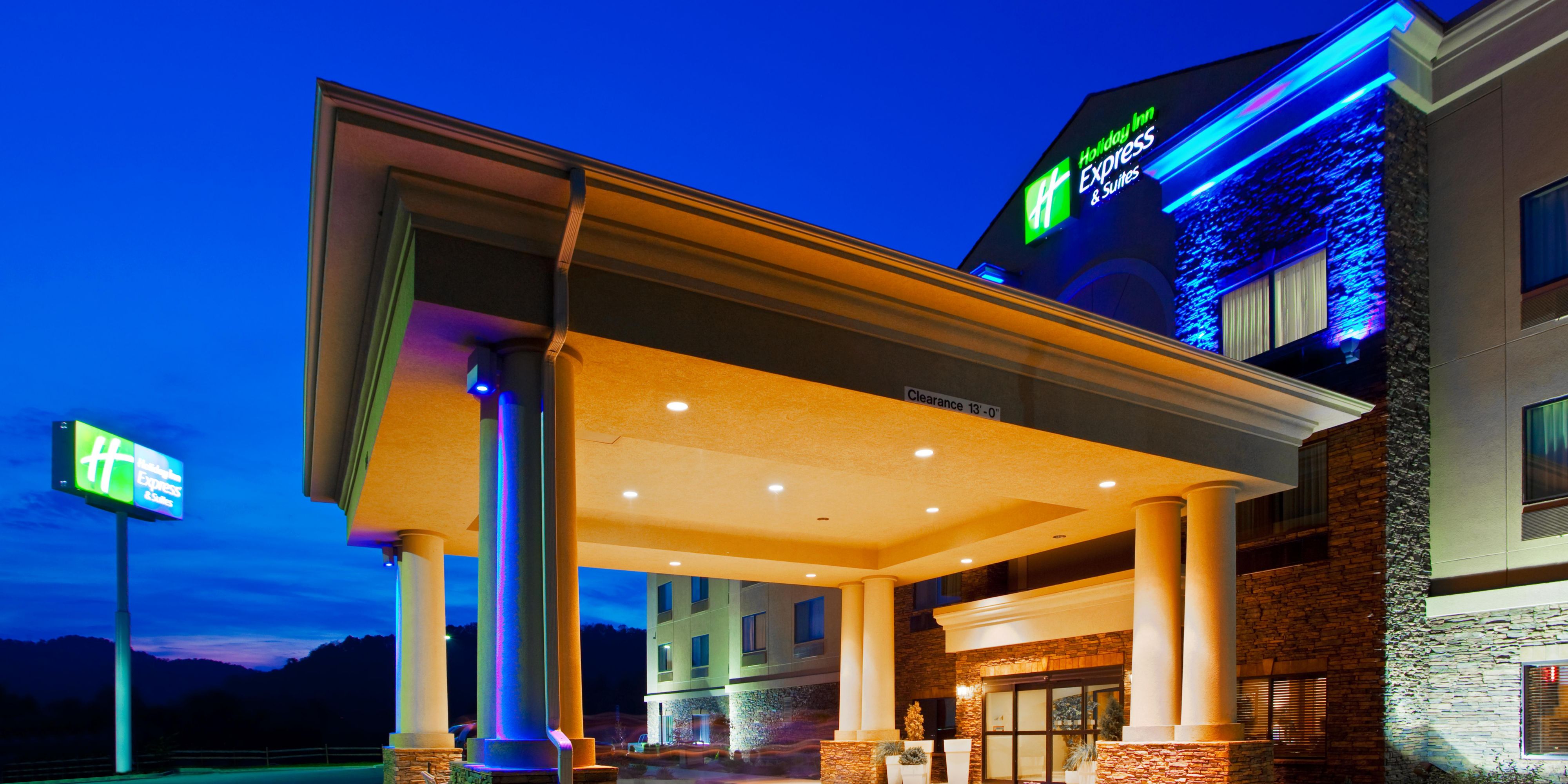 Holiday Inn Express & Suites Weston