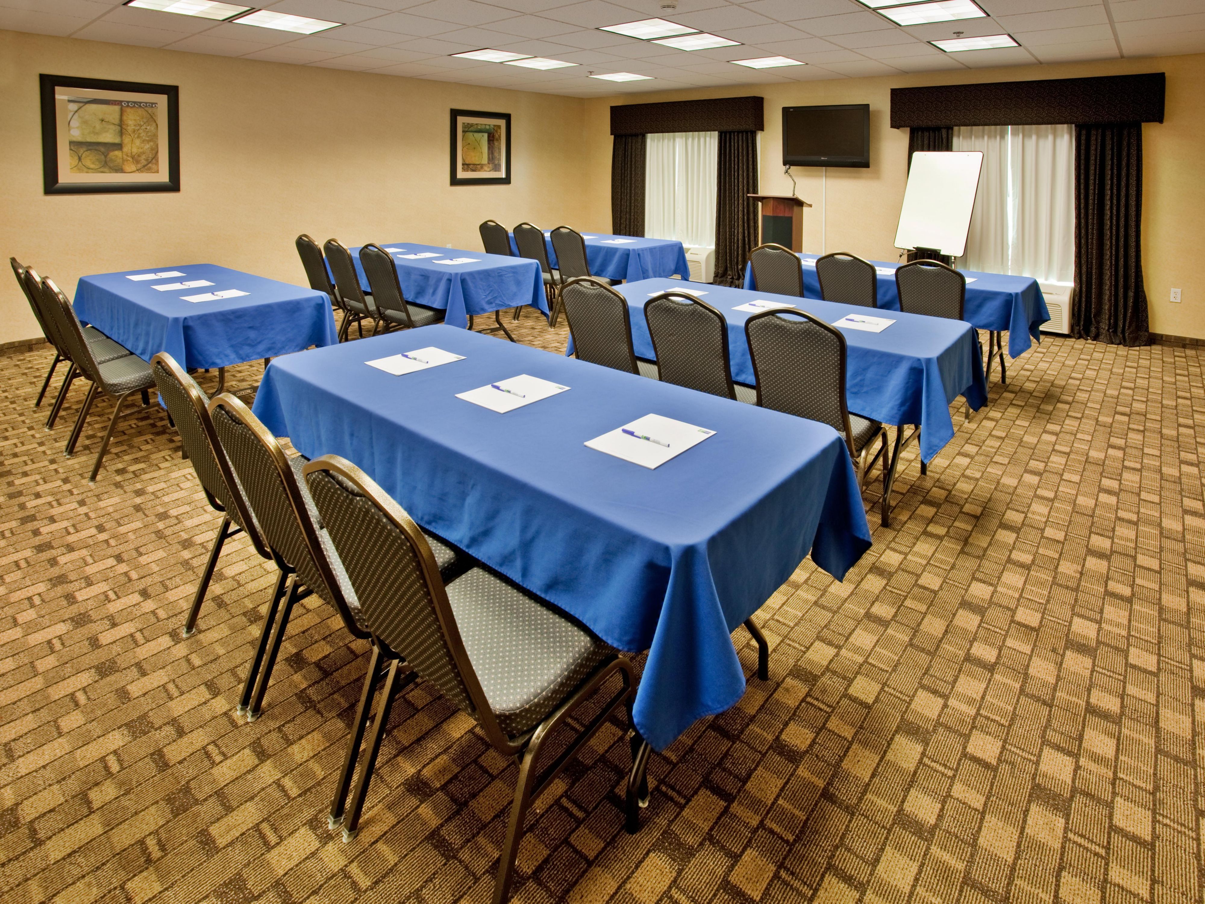 At Holiday Inn Express Airport, our meeting spaces cater to your needs. The boardroom seats 12 in 258 sq ft, while the conference room hosts up to 40 in 649 sq ft. Enjoy projector/screen rental, HDMI-connected TVs, complimentary water, and refreshment options. Approved outside catering welcome.