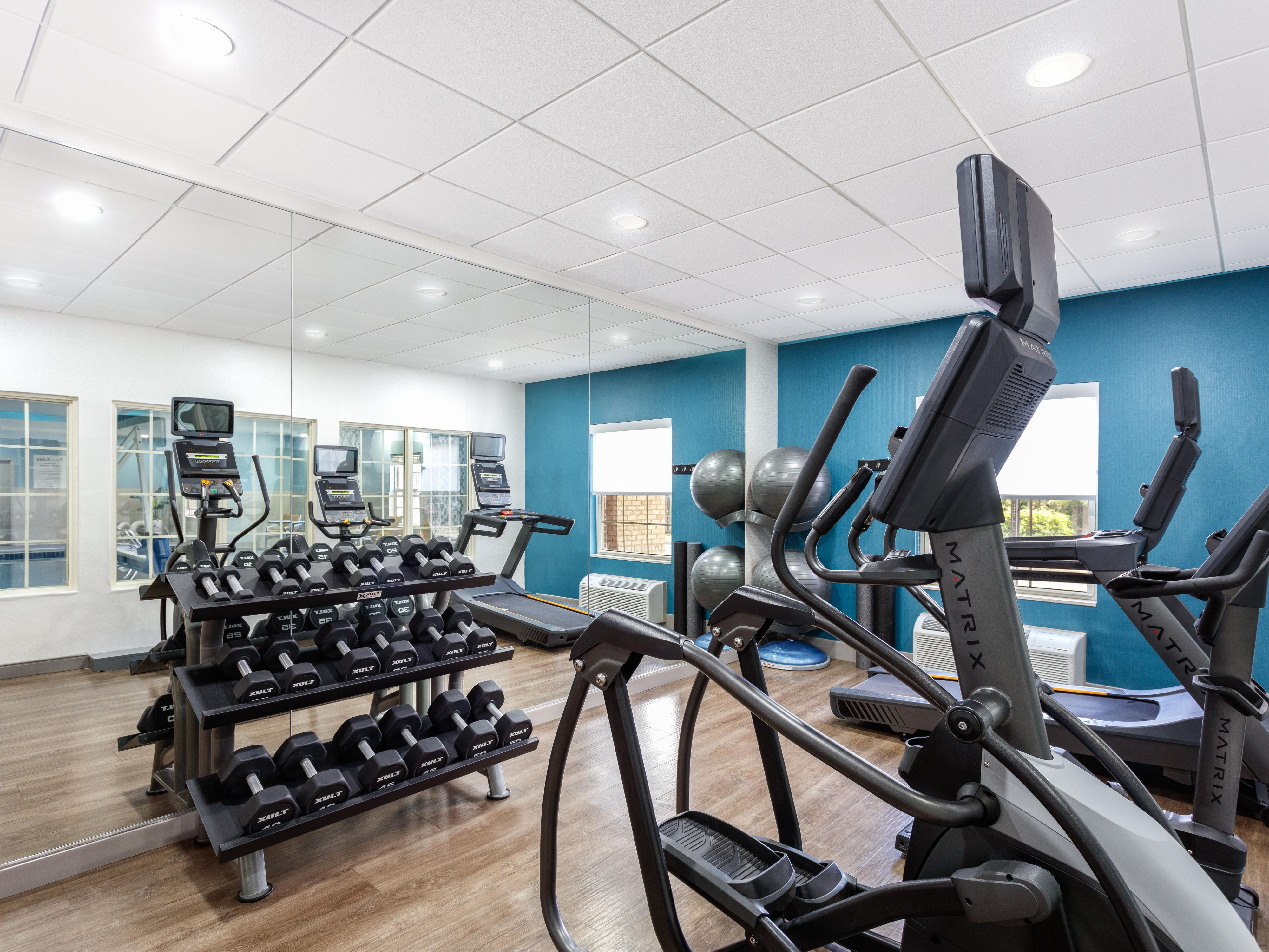 Stay on track with your fitness goals at our 24-hour fitness center, equipped with free weights and cardio equipment. Whether you prefer strengthening and toning exercises or getting your heart pumping with a cardio workout, our facilities ensure you can maintain your exercise routine while traveling.