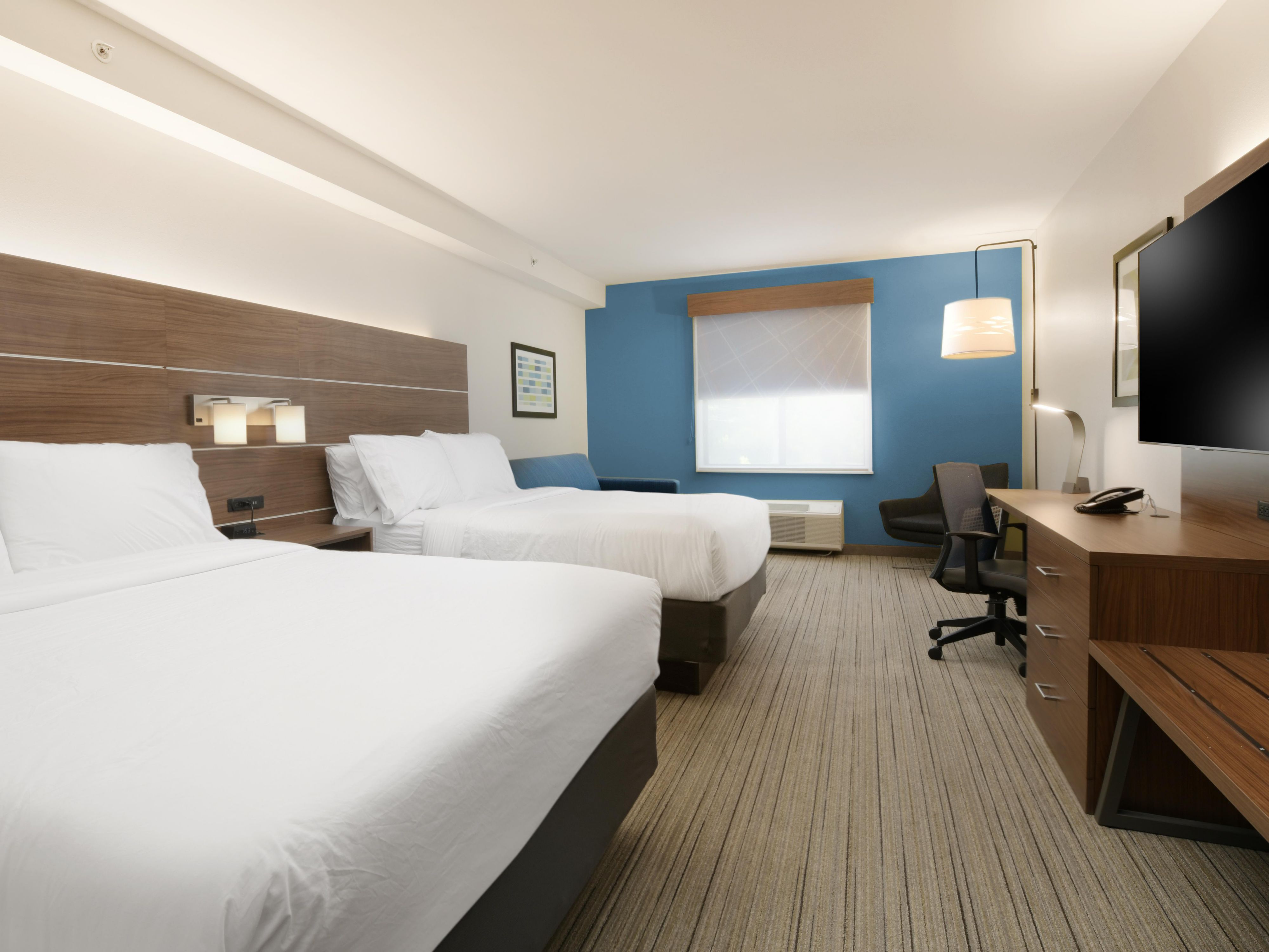 With true double queen beds, your family has plenty of room to get a great night's sleep. Perfect for sports team travel, our spacious rooms provide plenty of space to get geared up for the big game.