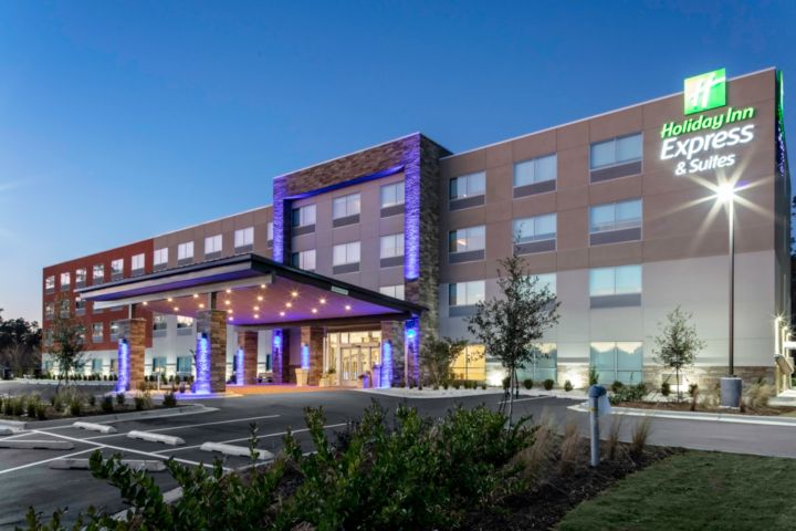 Holiday Inn Express & Suites Wilmington West