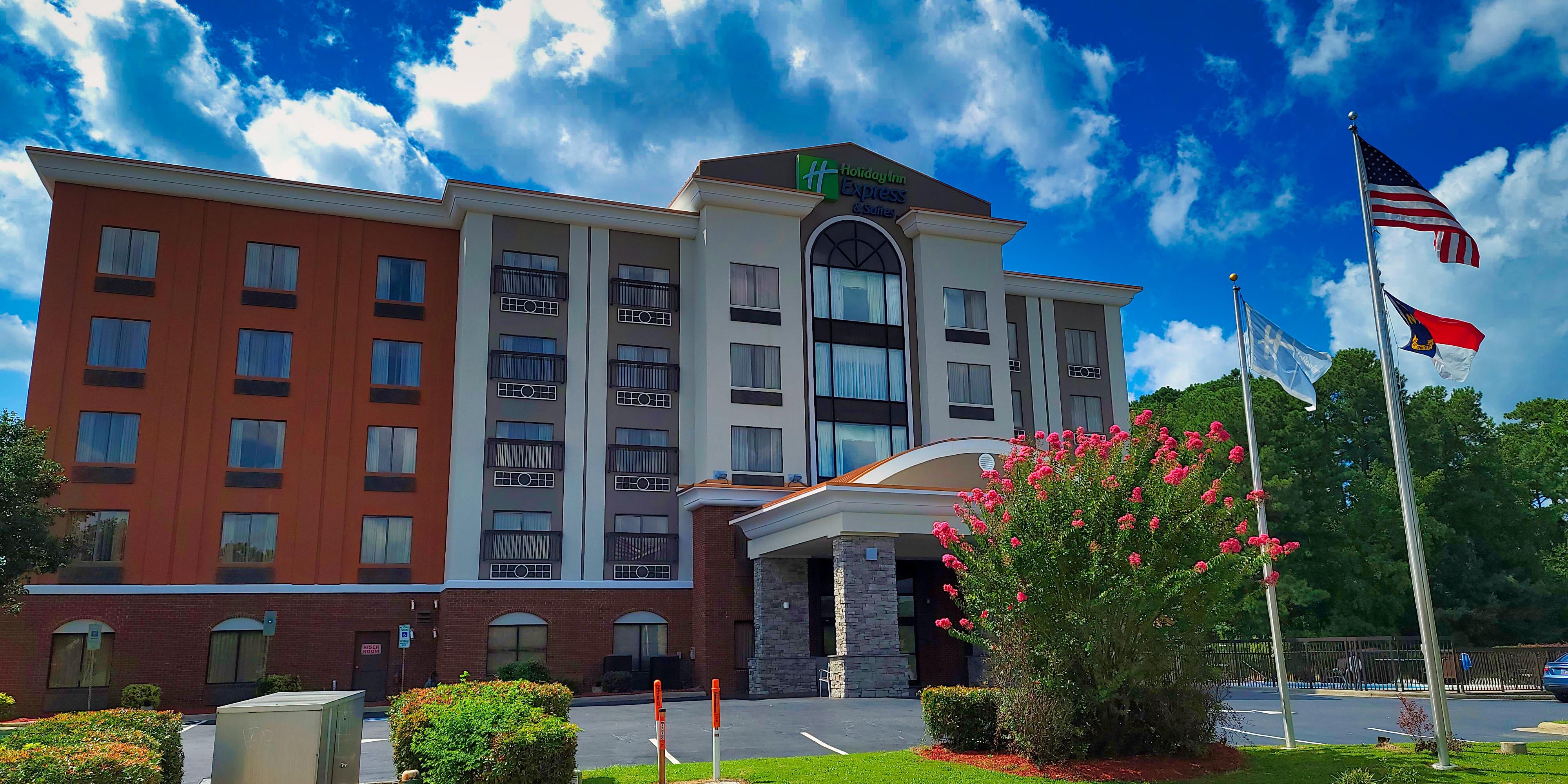 Our newly renovated location is the perfect choice when booking your sports teams, reunions, meetings, academic teams and all other small groups. We offer competitive rates to ensure your guests are receiving the best pricing in town!