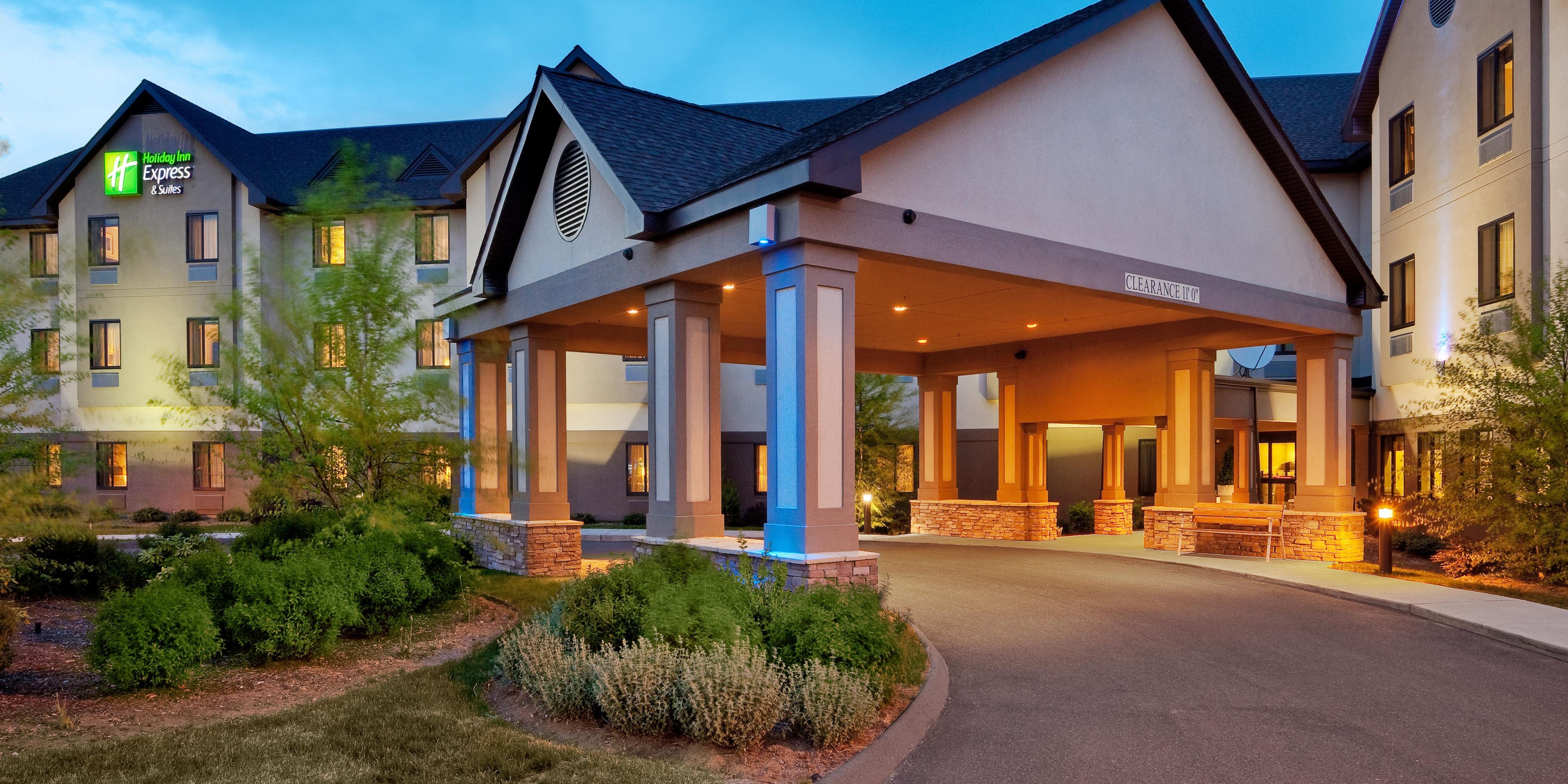 Holiday Inn Express & Suites Bradley Airport