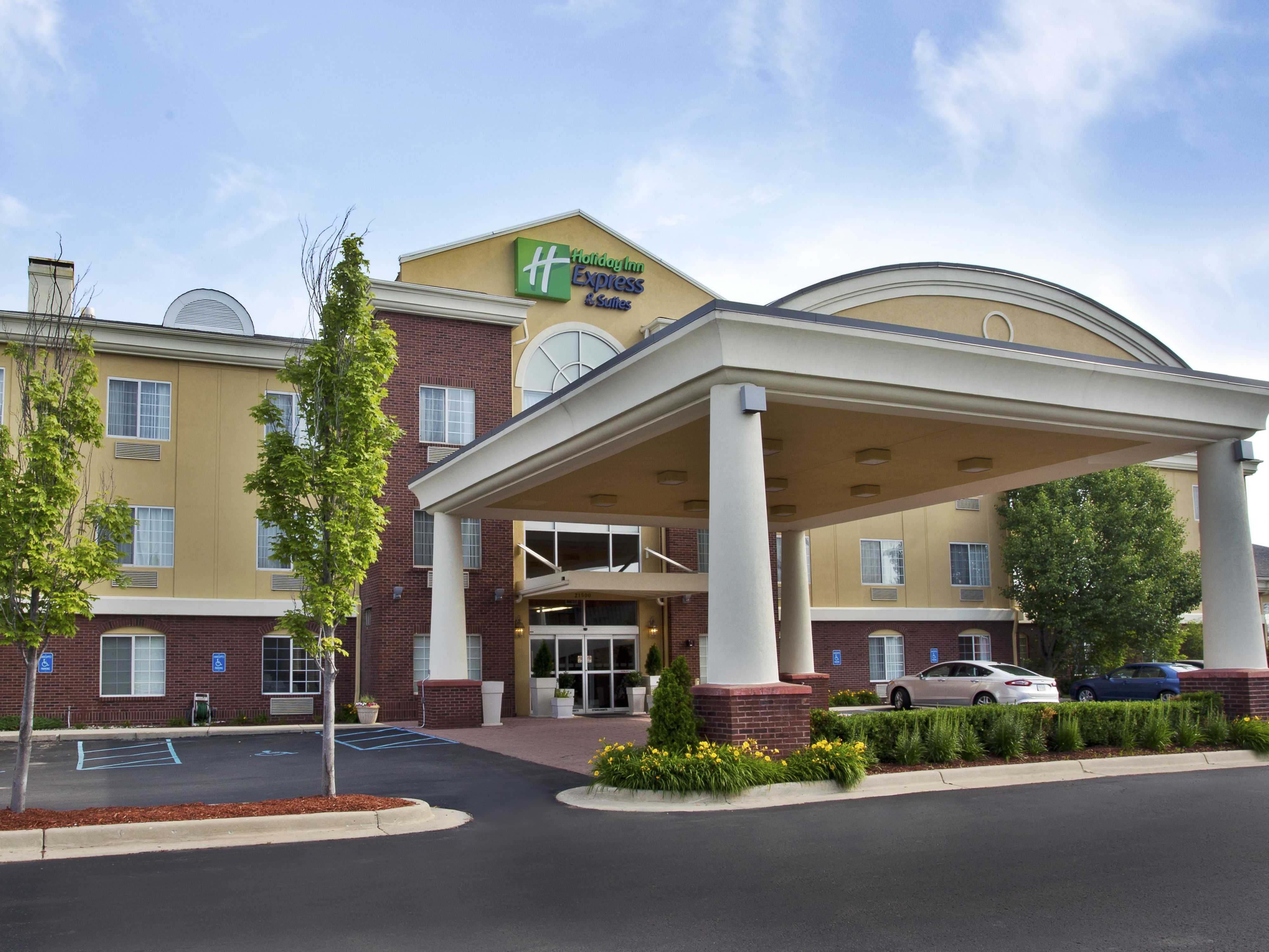 Woodhaven Hotels near Ford Field Detroit Holiday Inn Express & Suites