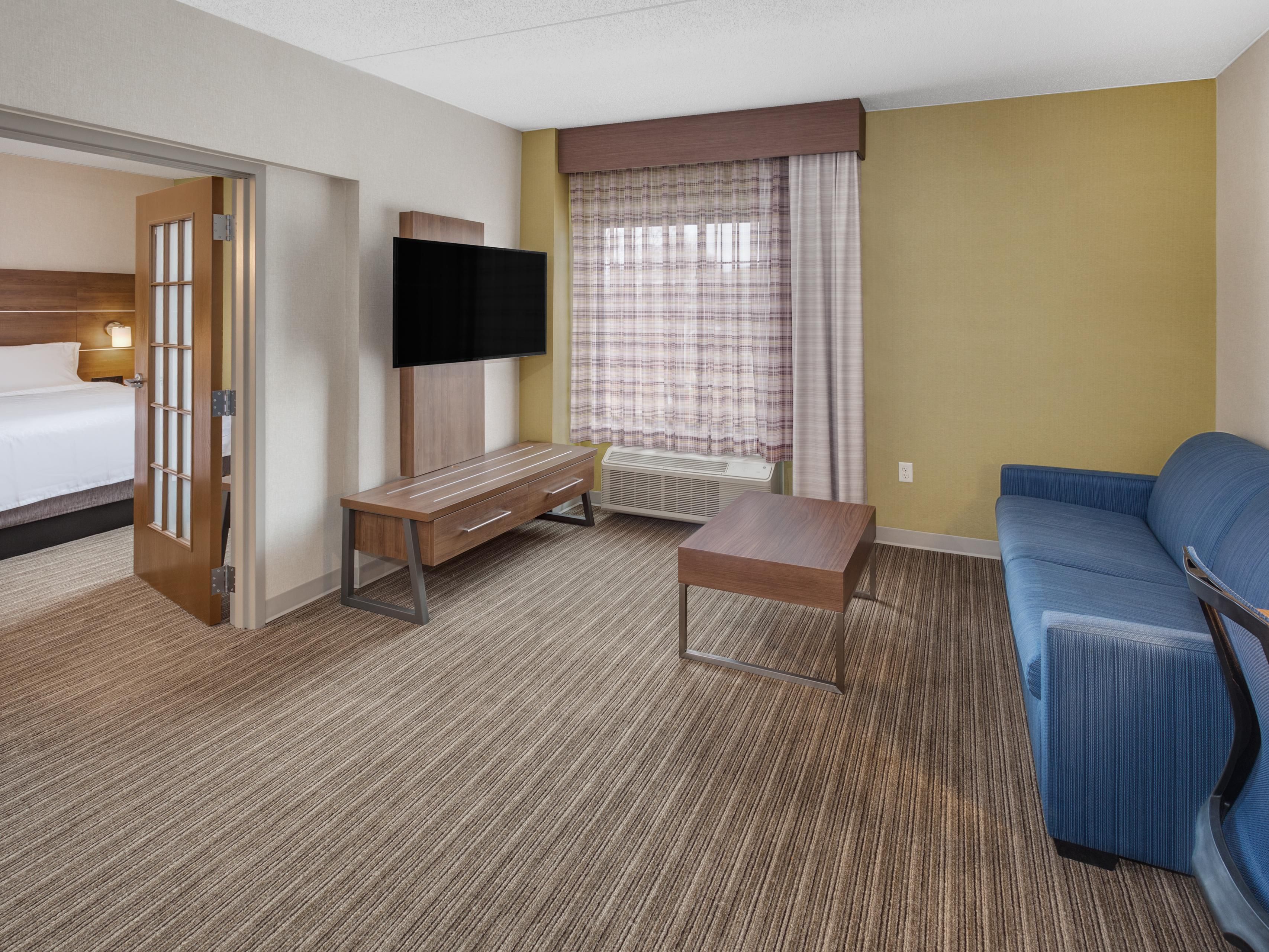 Holiday Inn Express Suite Room image