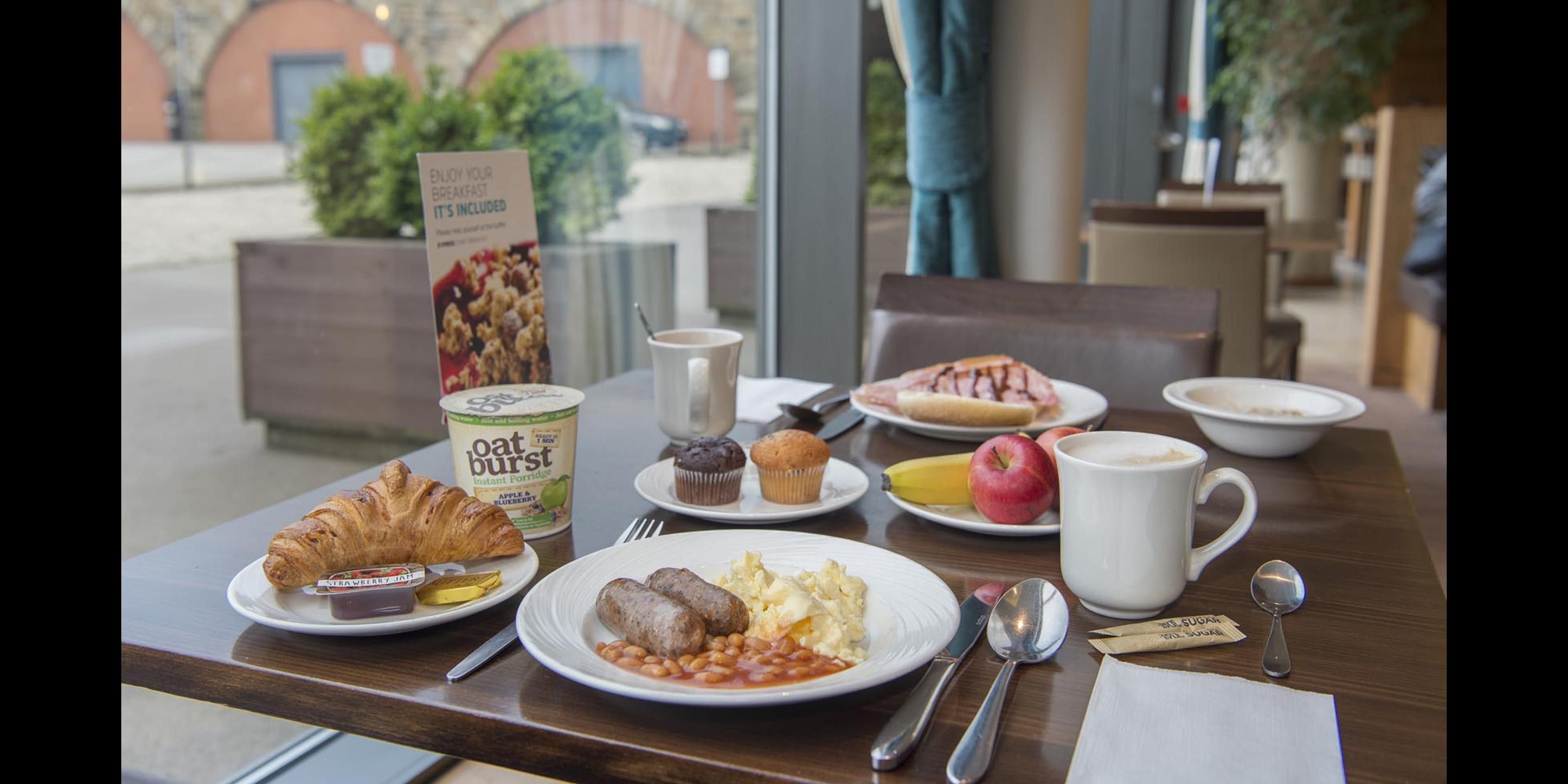 Enjoy our Express Start Breakfast every morning with both hot and cold items.  A perfect to to your morning at the Holiday Inn Express