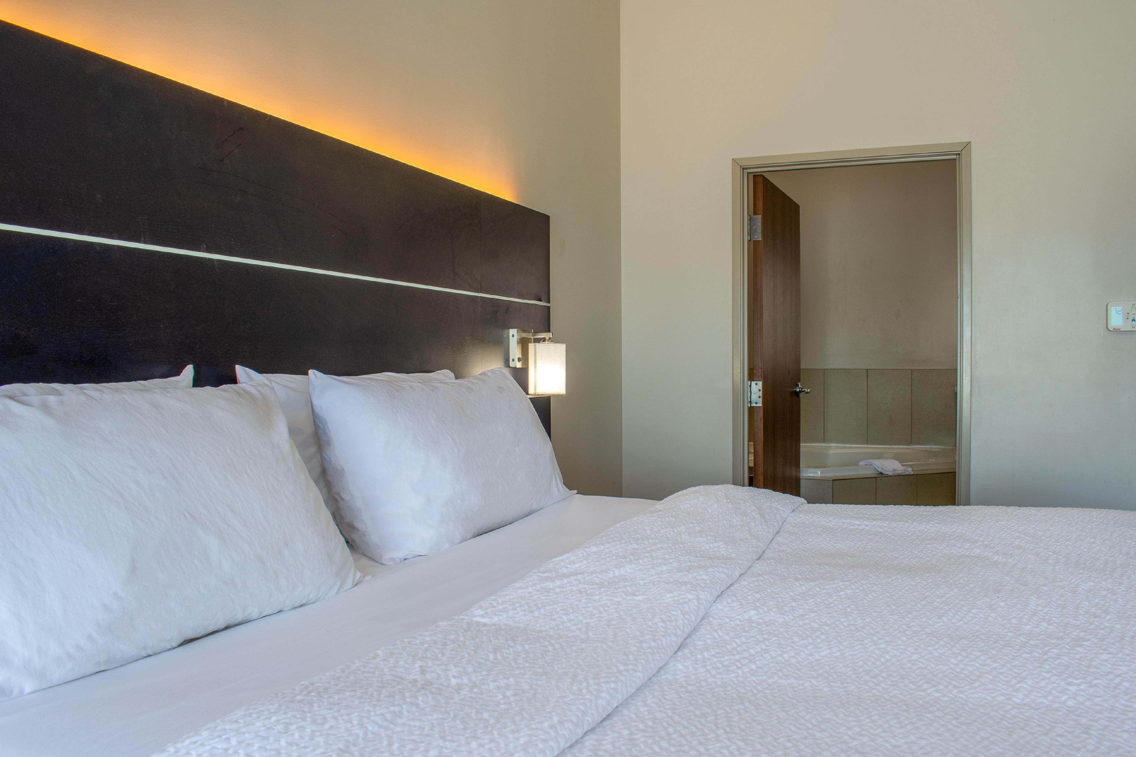 Holiday Inn Express Suites Yorkville Guest Room Suite Options