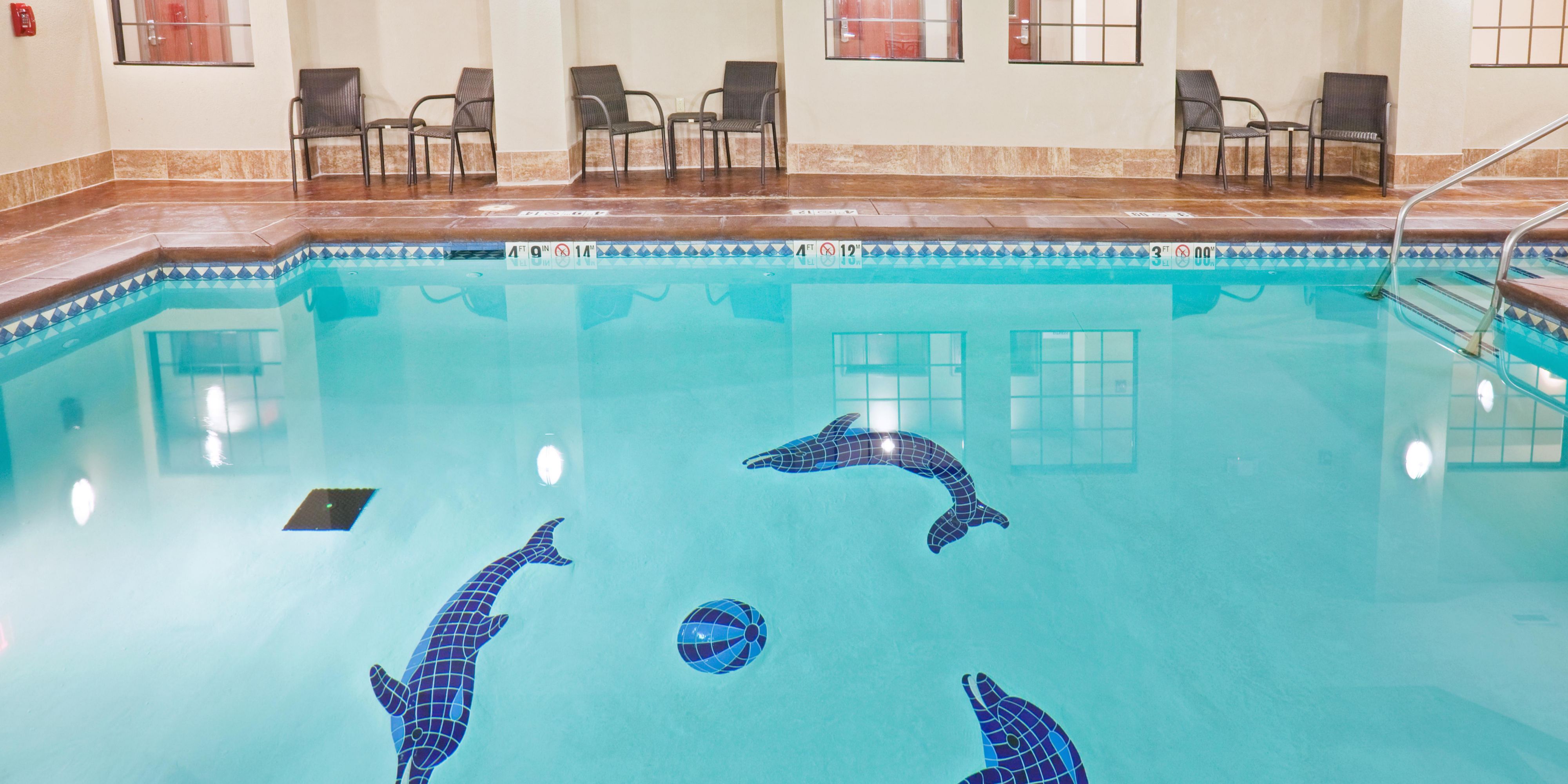 Doesn't matter if it's 115 degrees or 5 below 0, we've got you covered! Hop into our indoor pool and spa year around to exercise, have fun with the family or just relax.
