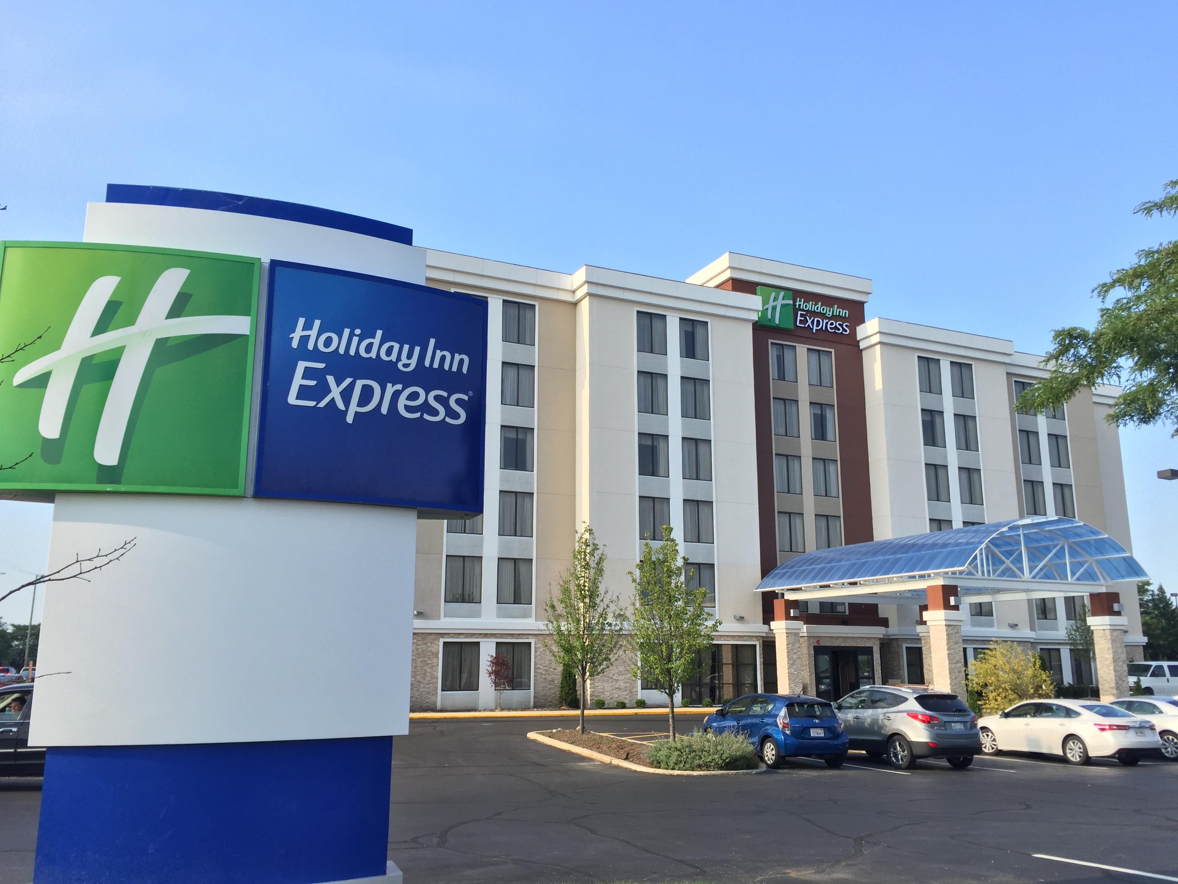 Hotel in Arlington Heights, IL | Holiday Inn Express Chicago NW ...