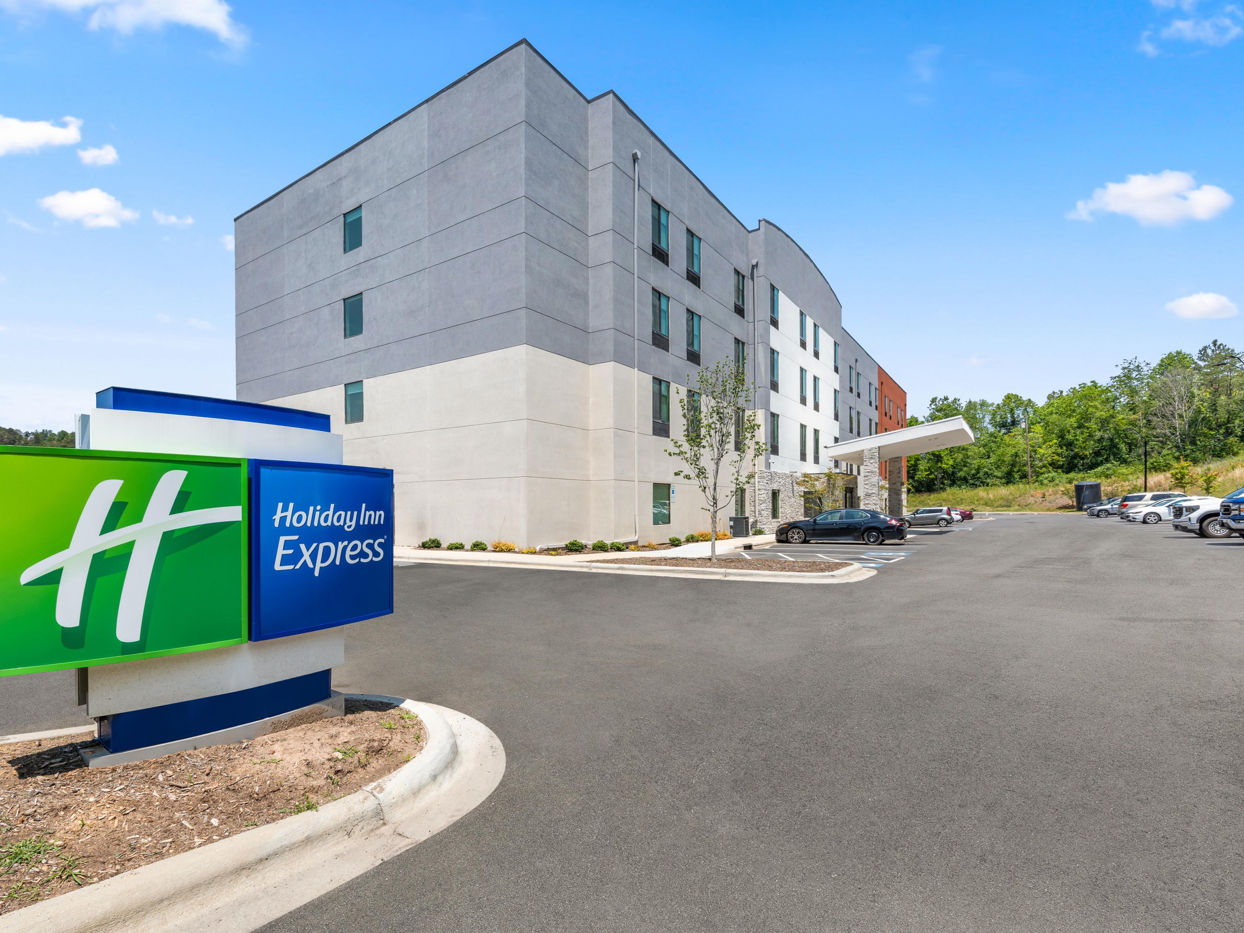 Welcome to the NEW Holiday Inn Express near Blue Ridge Mountains