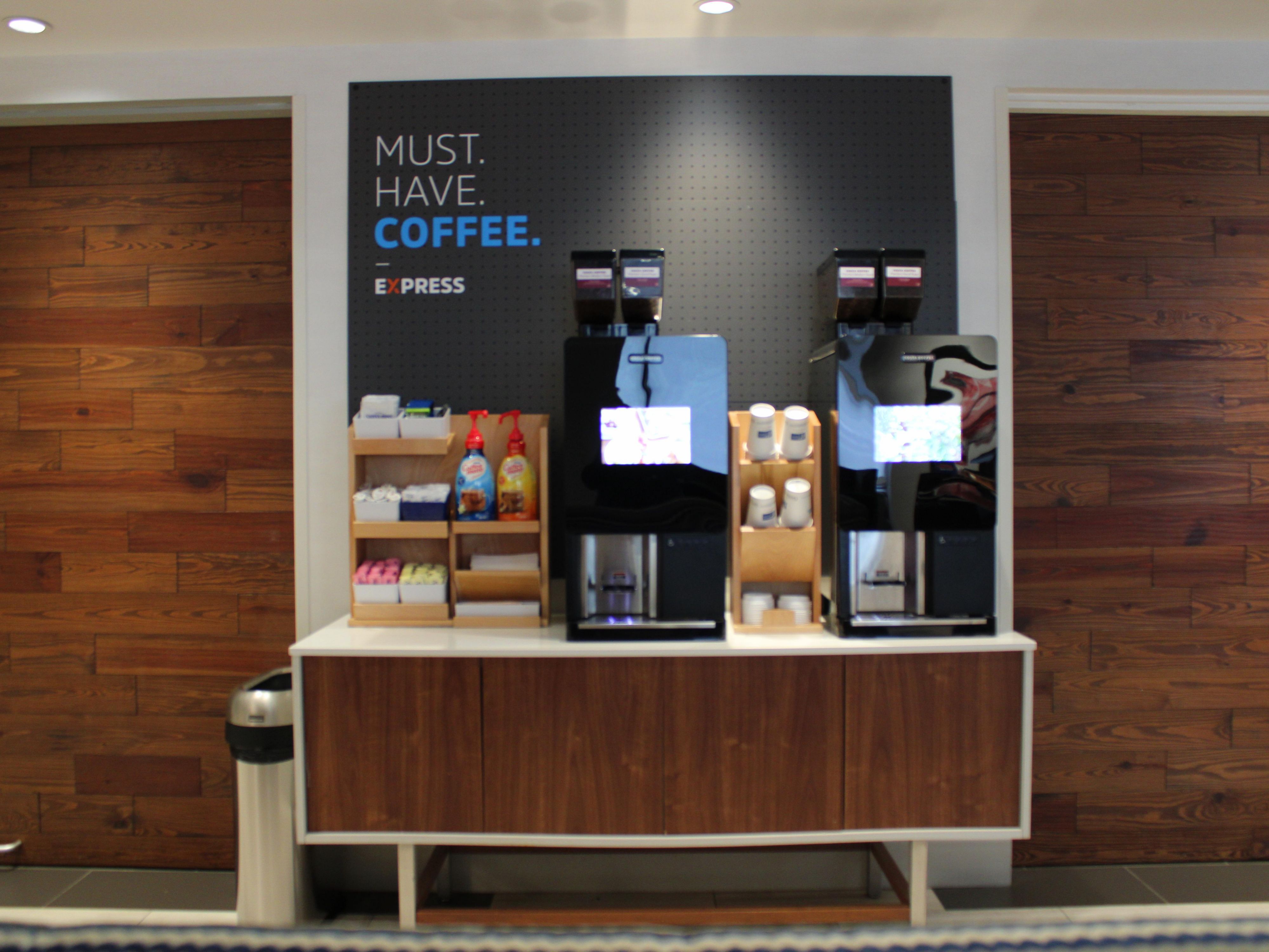 Disfrute del sabor del café recién hecho las 24 horas del día con nuestra nueva máquina de café en grano, disponible 24/7 en el vestíbulo. ¡Mejore su estadía con nosotros y disfrute de cada sorbo de nuestro excepcional café!