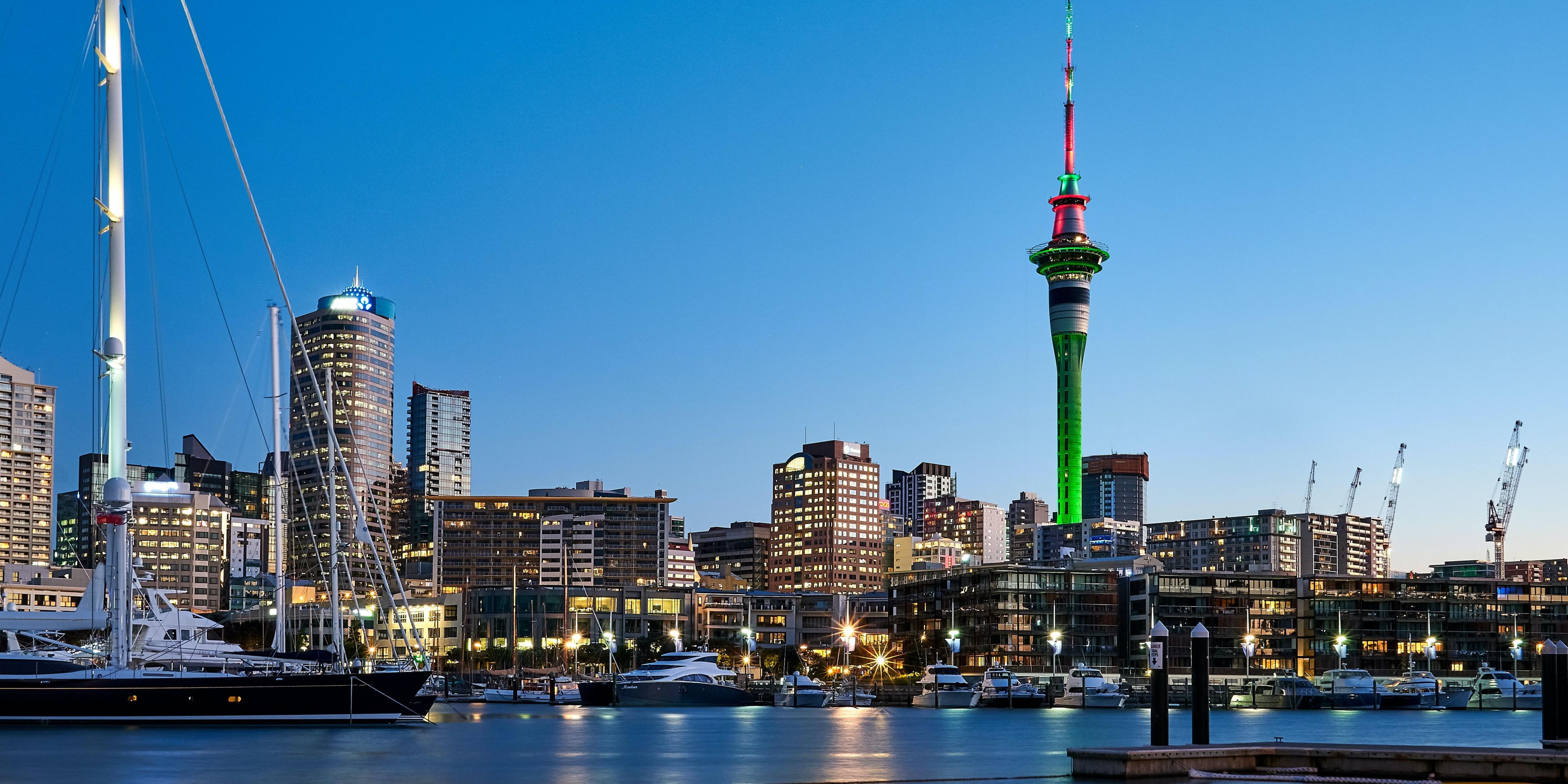 Ideally located on the corner of Wyndham and Albert Street, the new Holiday Inn Express Auckland City Centre is close to CBD attractions. A short stroll away is Commercial Bay, a one-stop shop for dining and entertainment. Take in Auckland's skyline from the Sky Tower or visit the Auckland Art Gallery and immerse yourself in its art collection.