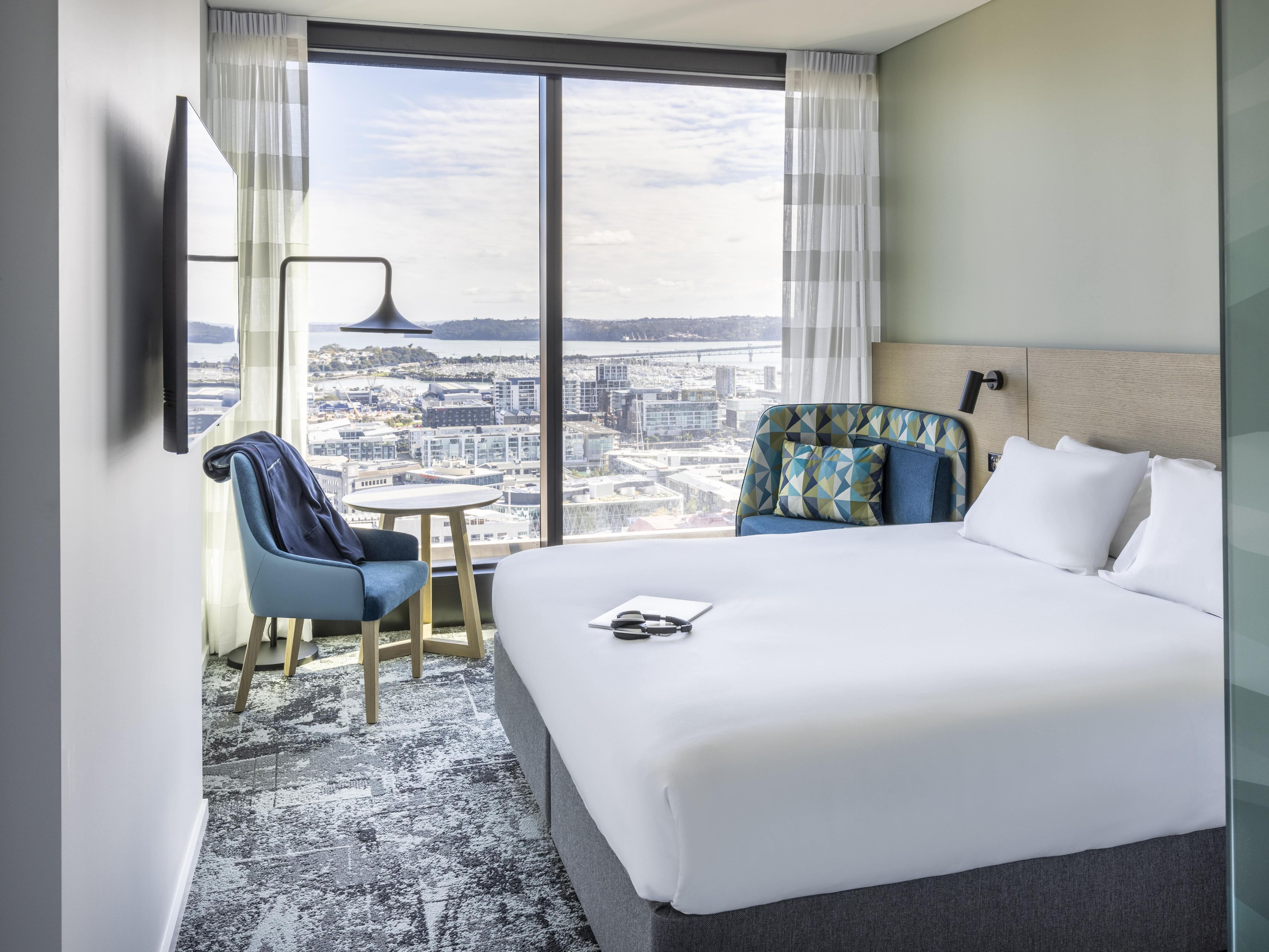 holiday-inn-express-auckland-city-centre-guest-room-suite-options