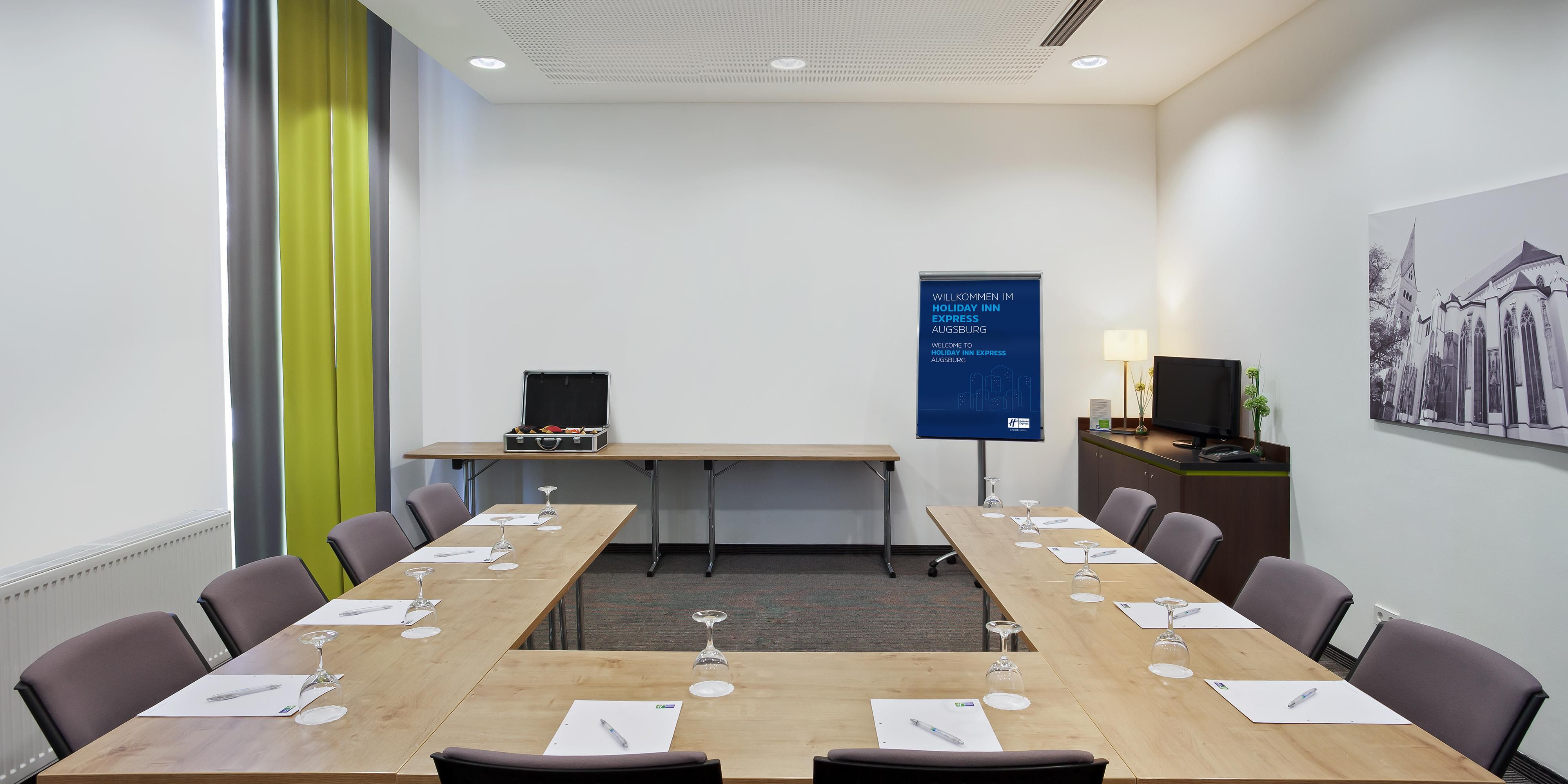 Ob Familienfeier, Tagung oder Meeting – in unseren klimatisierten Veranstaltungsräumen finden Sie die besten Voraussetzungen für ein gelungenes Event. Bitte beachten Sie, dass die Nutzung der Tagungsräume nur im Rahmen der gesetzlichen Vorgaben möglich ist.