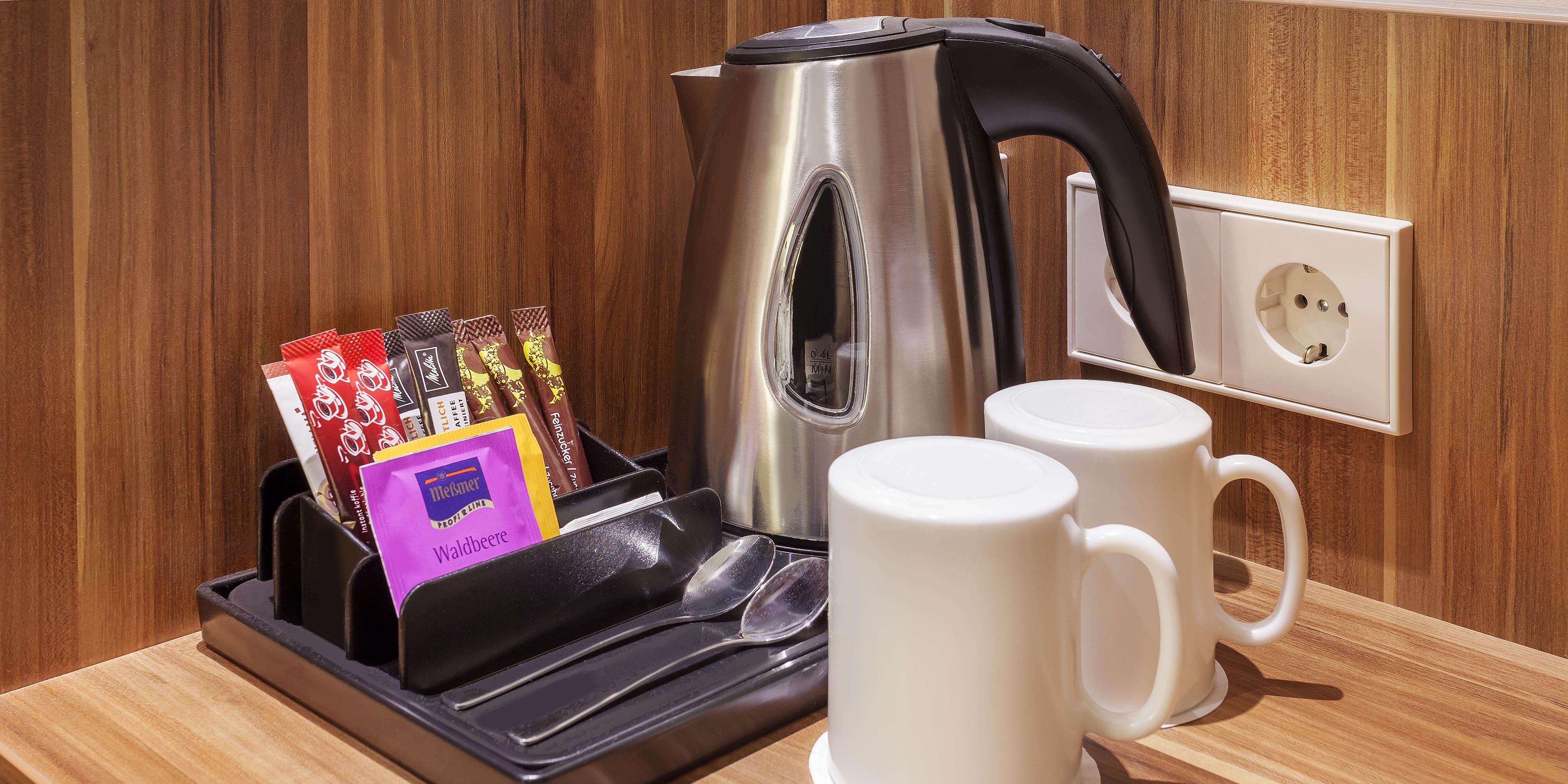 Genießen Sie einen leckeren Kaffee oder Tee direkt auf Ihrem Zimmer. Im Holiday Inn Express Augsburg steht Ihnen eine Kaffee- und Teestation zur freien Verfügung.
