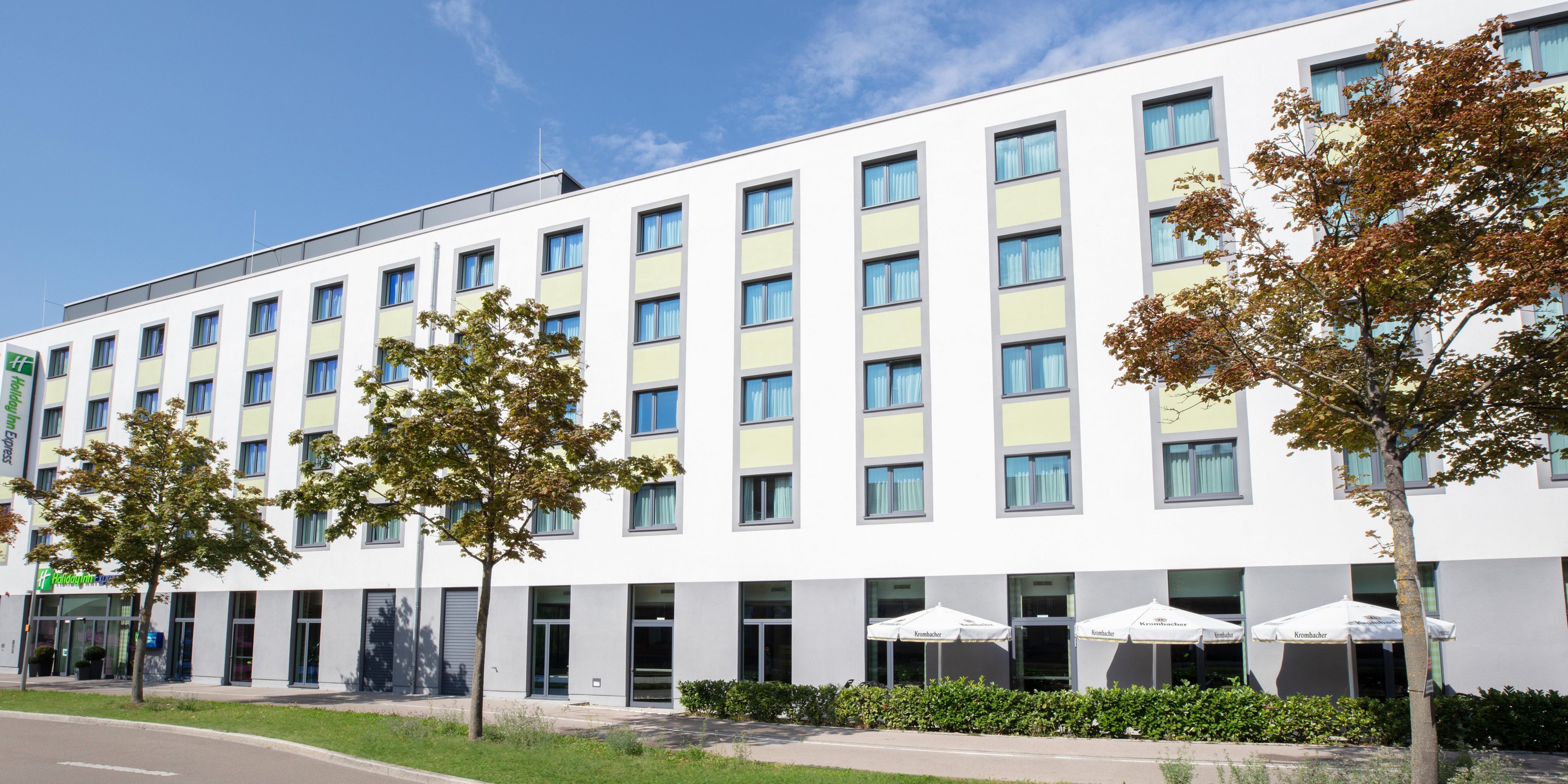 Reisen mit Hund und Haustier? Im Holiday Inn Express Augsburg kein Problem! In unserem Hotel sind Haustiere und Hunde willkommen! Wir berechnen eine Reinigungsgebühr von 15,00 € pro Tier und Nacht.