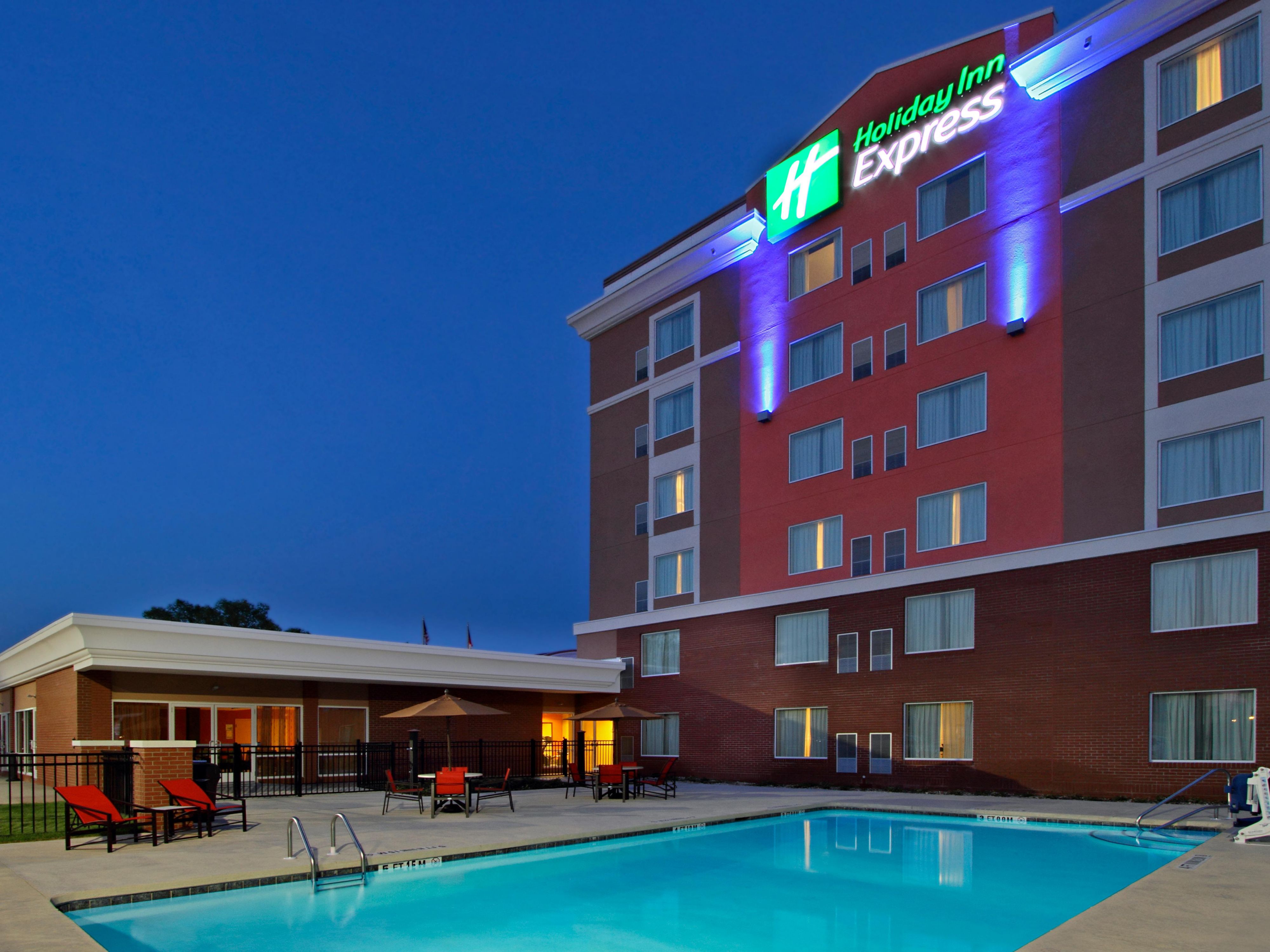 Swimming Pool, Putting Green, free Electric Car charger