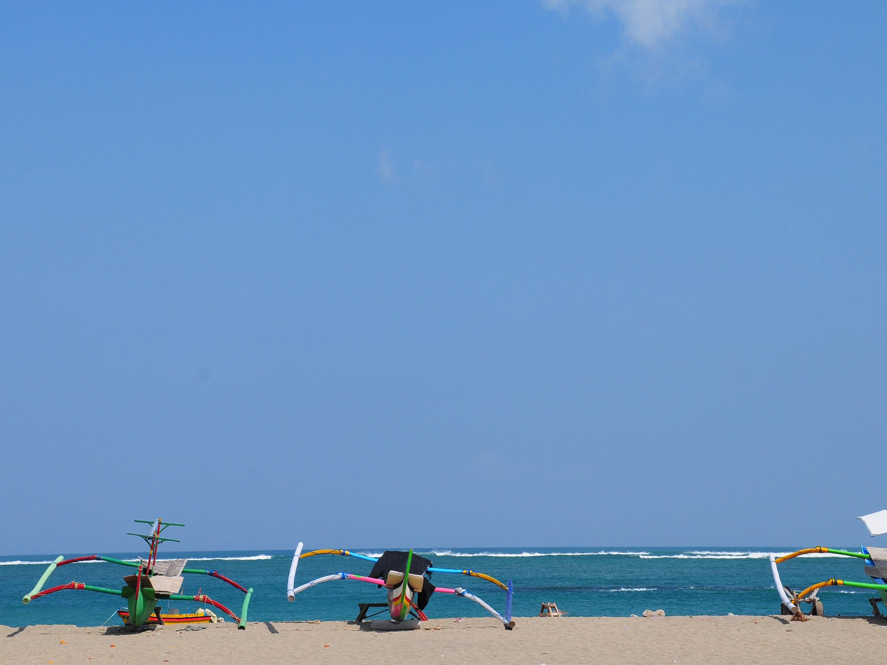 Enjoy the Jerman Beach in just a few steps. Easy to go there directly from our Resort beach access.