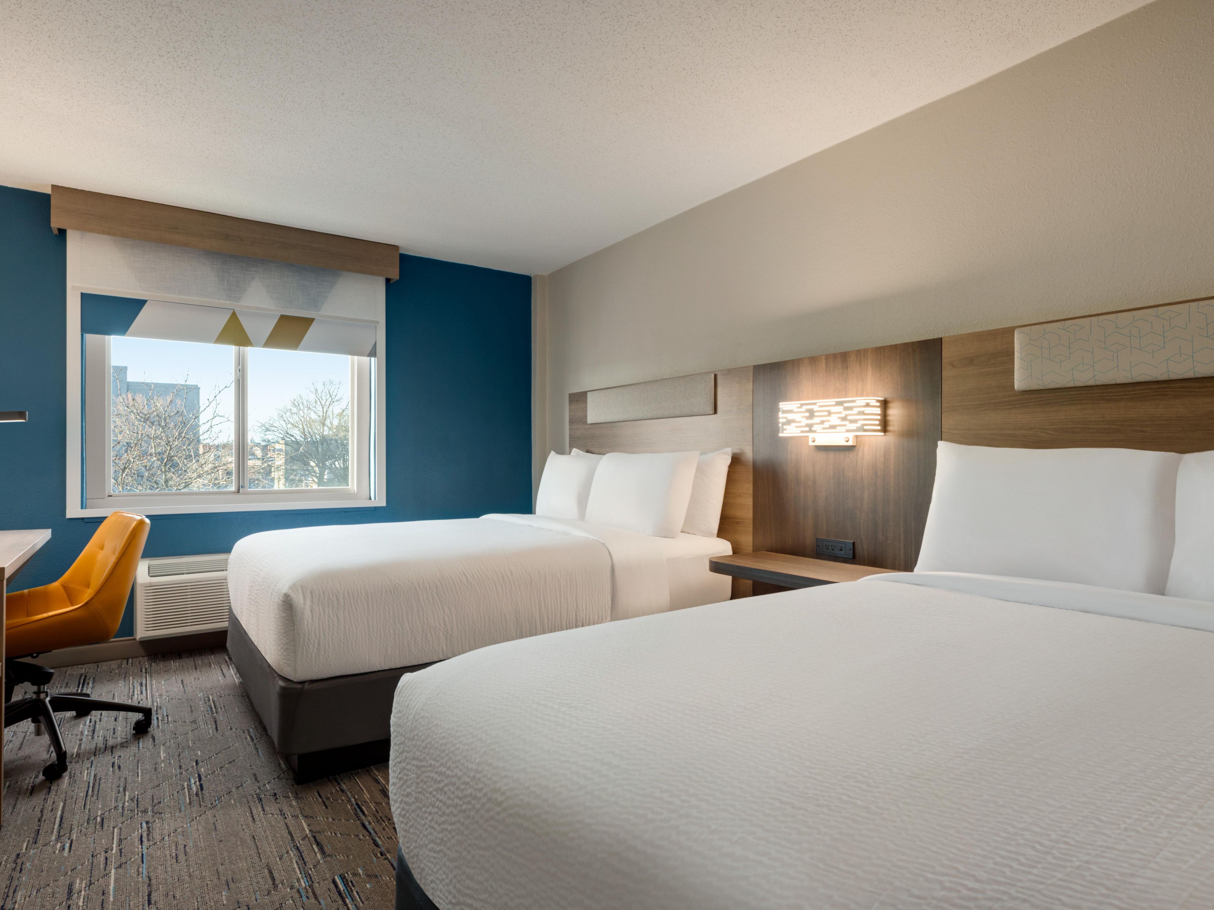 Make the most of your time in Baltimore with our Stay Longer and Save offer. When you book three nights or more at Holiday Inn Express Baltimore at the Stadiums, you’ll enjoy newly renovated accommodations, free breakfast, and savings the longer you stay -perfect for a business trip, exploring Inner Harbor, or catching a game.​