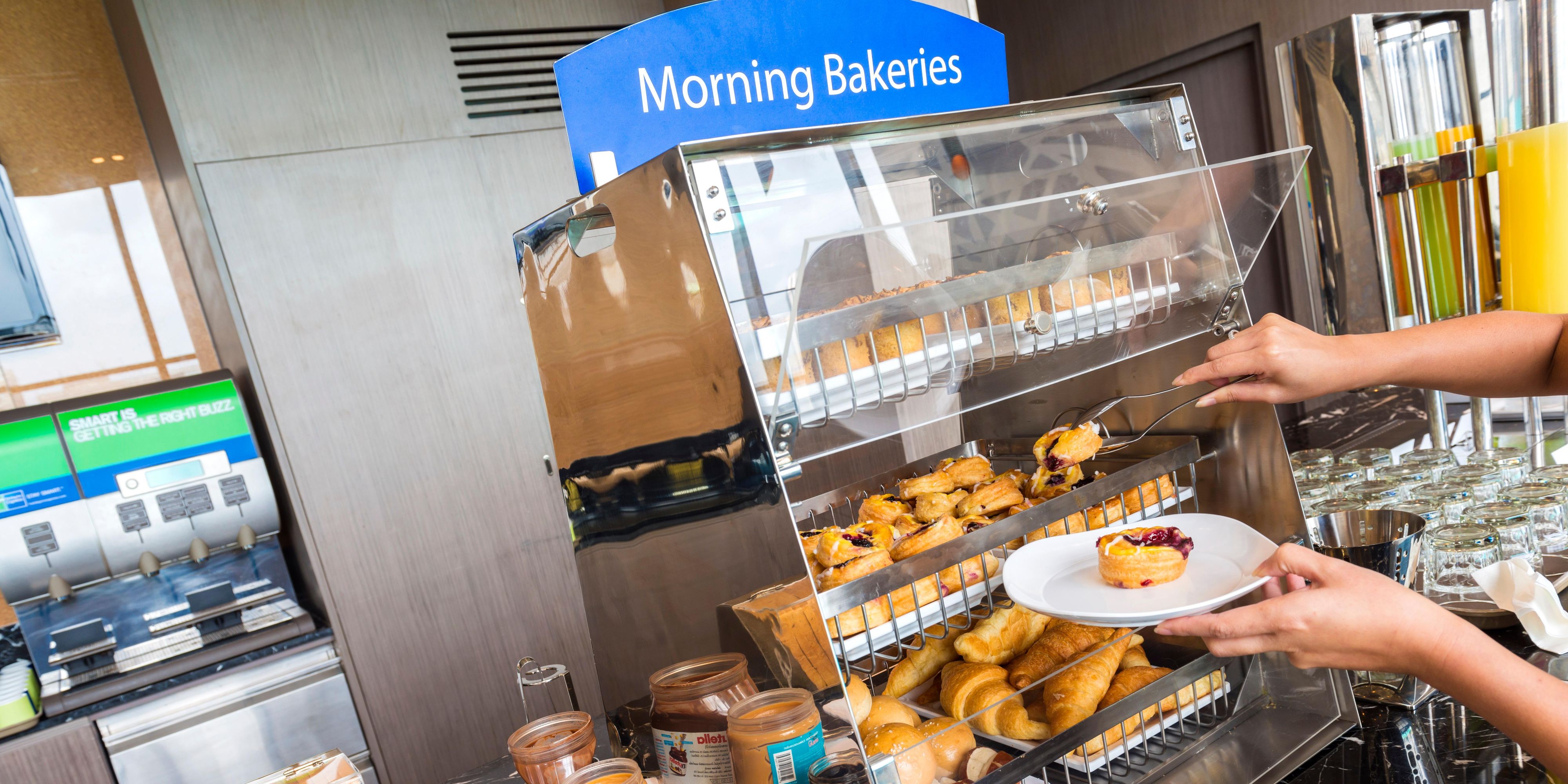 The Express Start Breakfast offers a full range of breakfast items including eggs, yogurt, whole wheat muffins, oatmeal, cereal and a Grab & Go option for those who are in a hurry. The best part about this is it's free for all our guests!